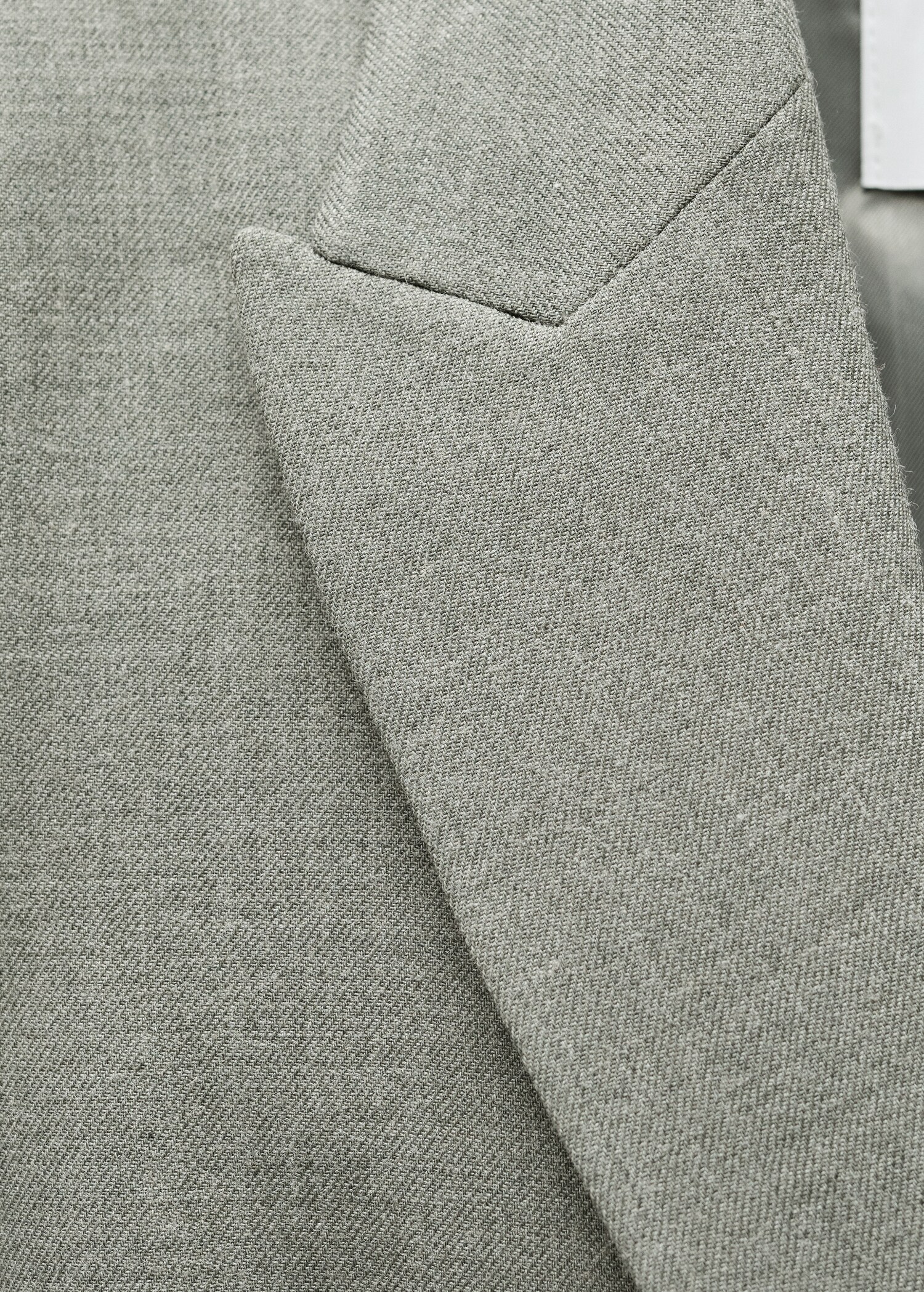 Double-breasted suit jacket - Details of the article 8
