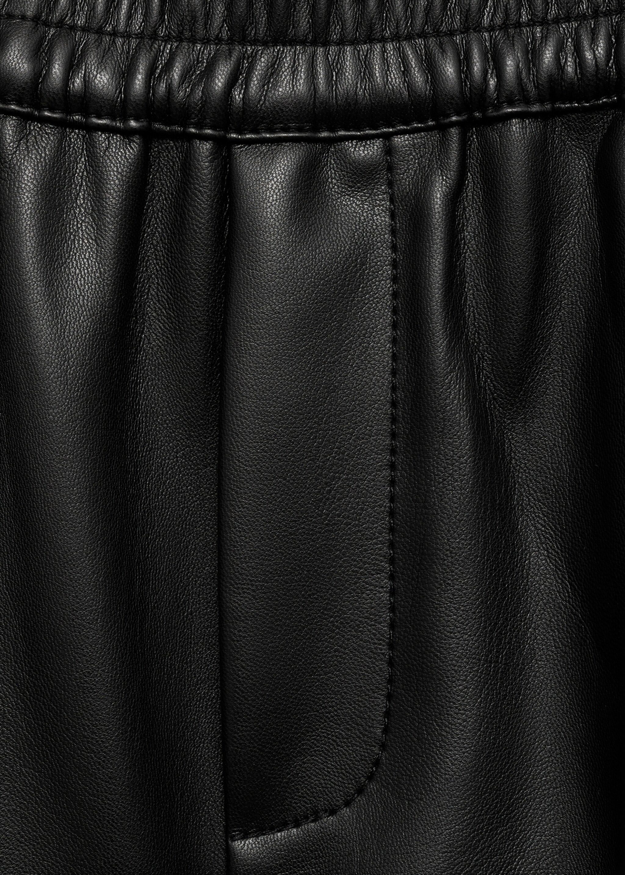 Leather-effect shorts with elastic waist - Details of the article 8
