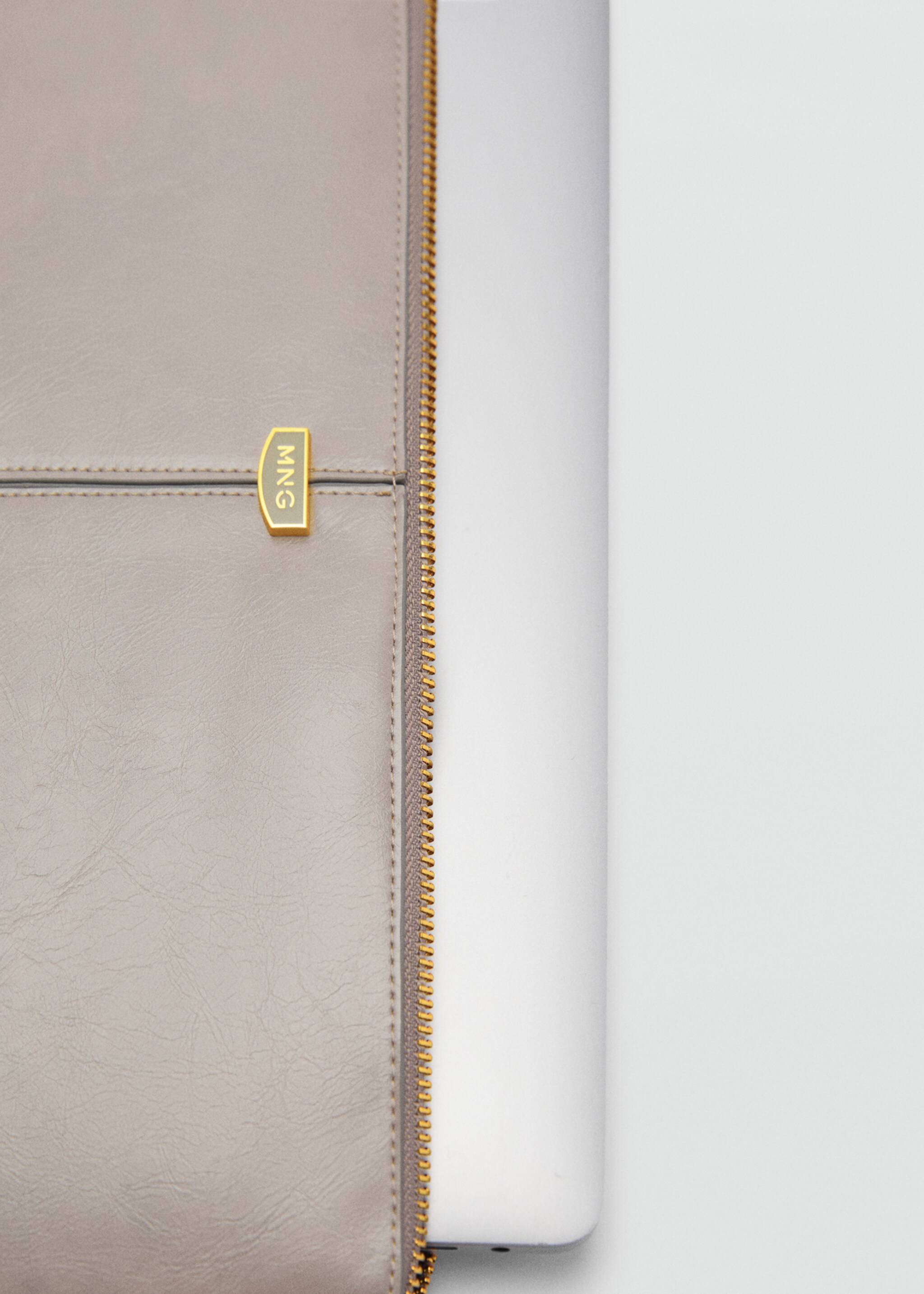 Laptop case with seam detail - Details of the article 2