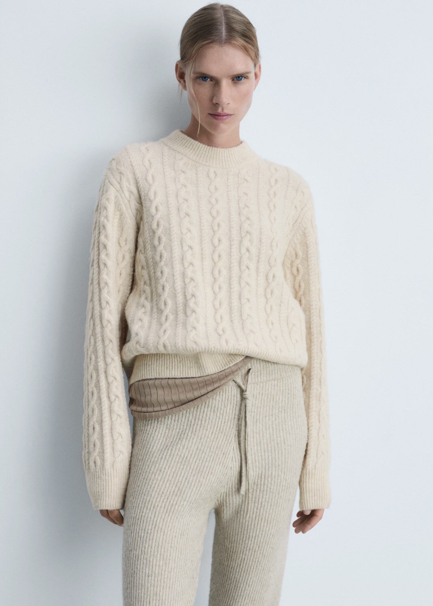 Round-neck braided sweater - Medium plane