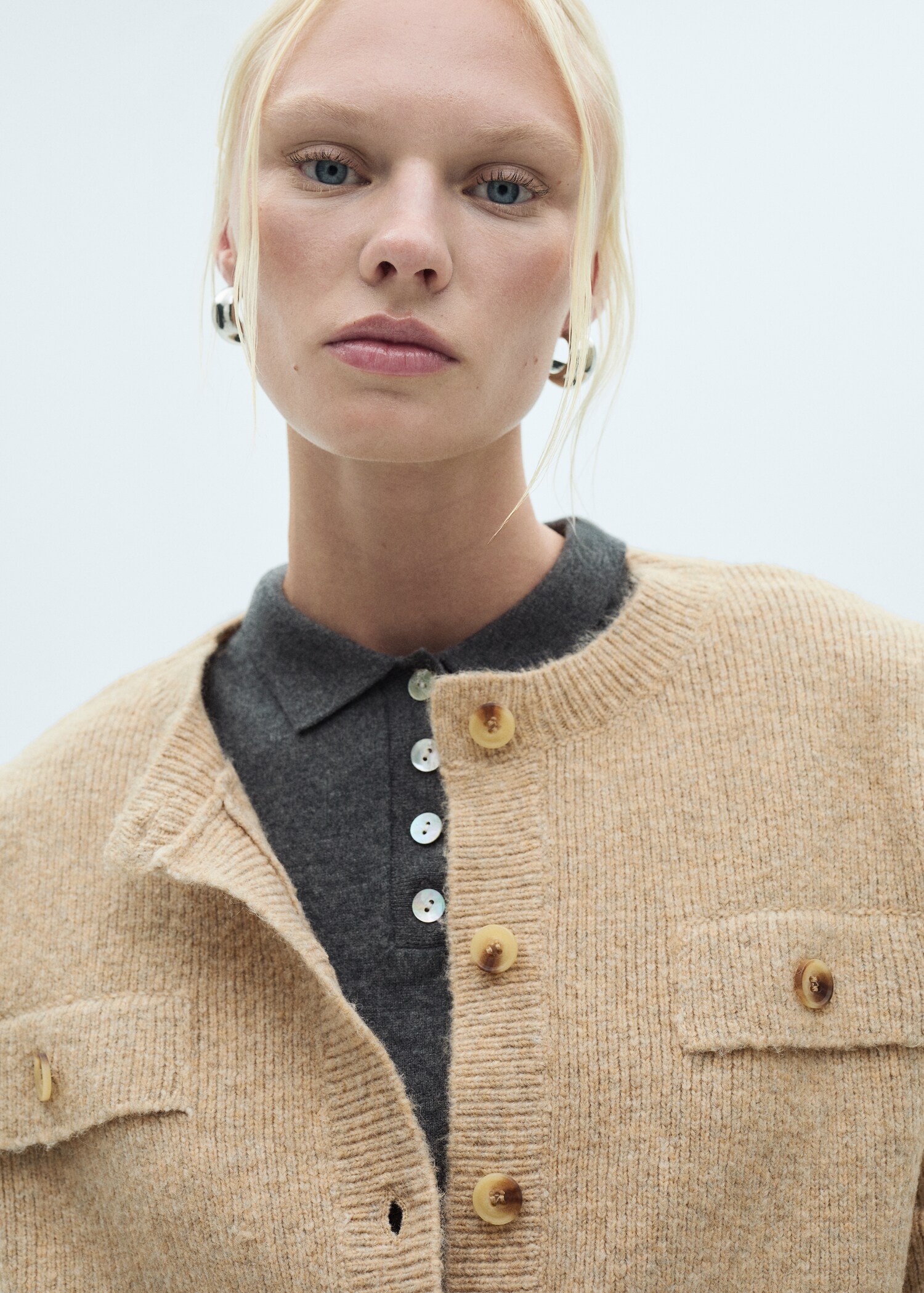 Ribbed knitted cardigan with buttons - Details of the article 1