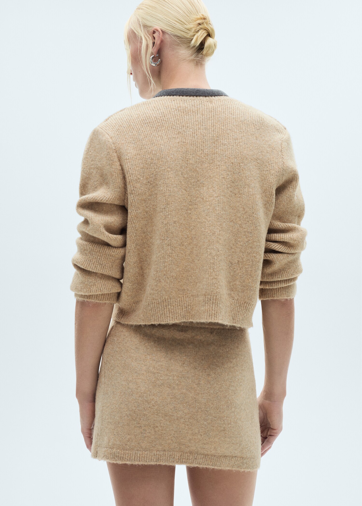 Ribbed knitted cardigan with buttons - Reverse of the article