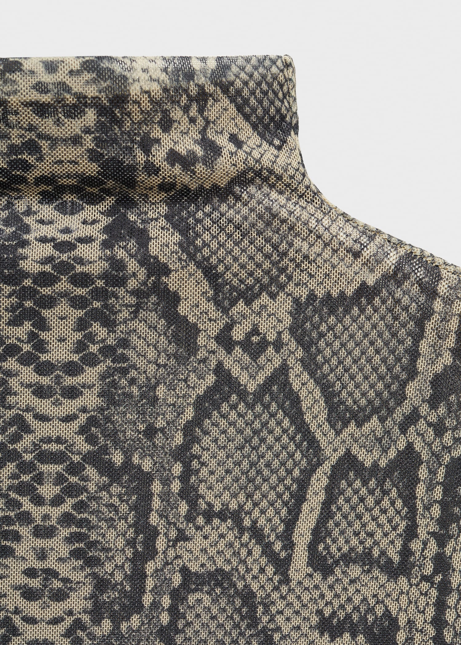 Animal print perkins neck t-shirt - Details of the article 8
