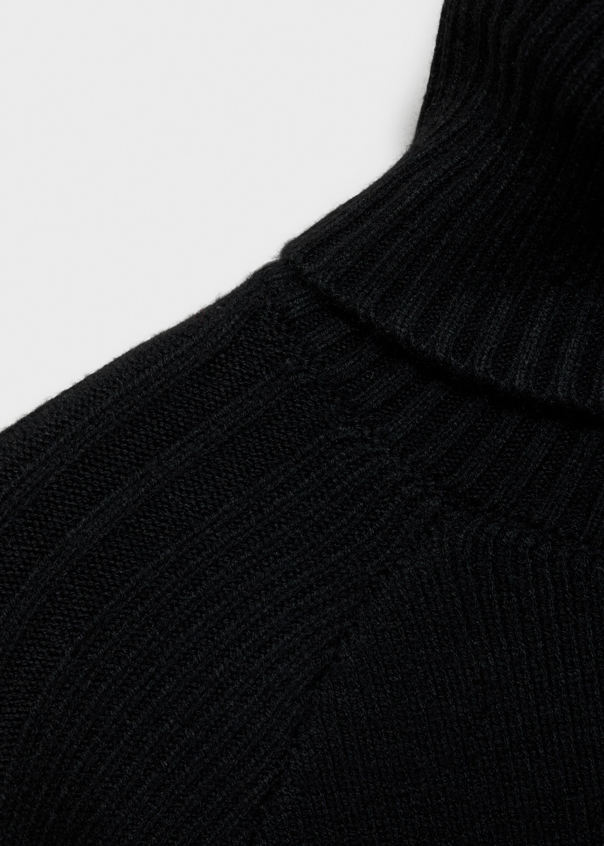 Short knitted turtleneck dress - Details of the article 8