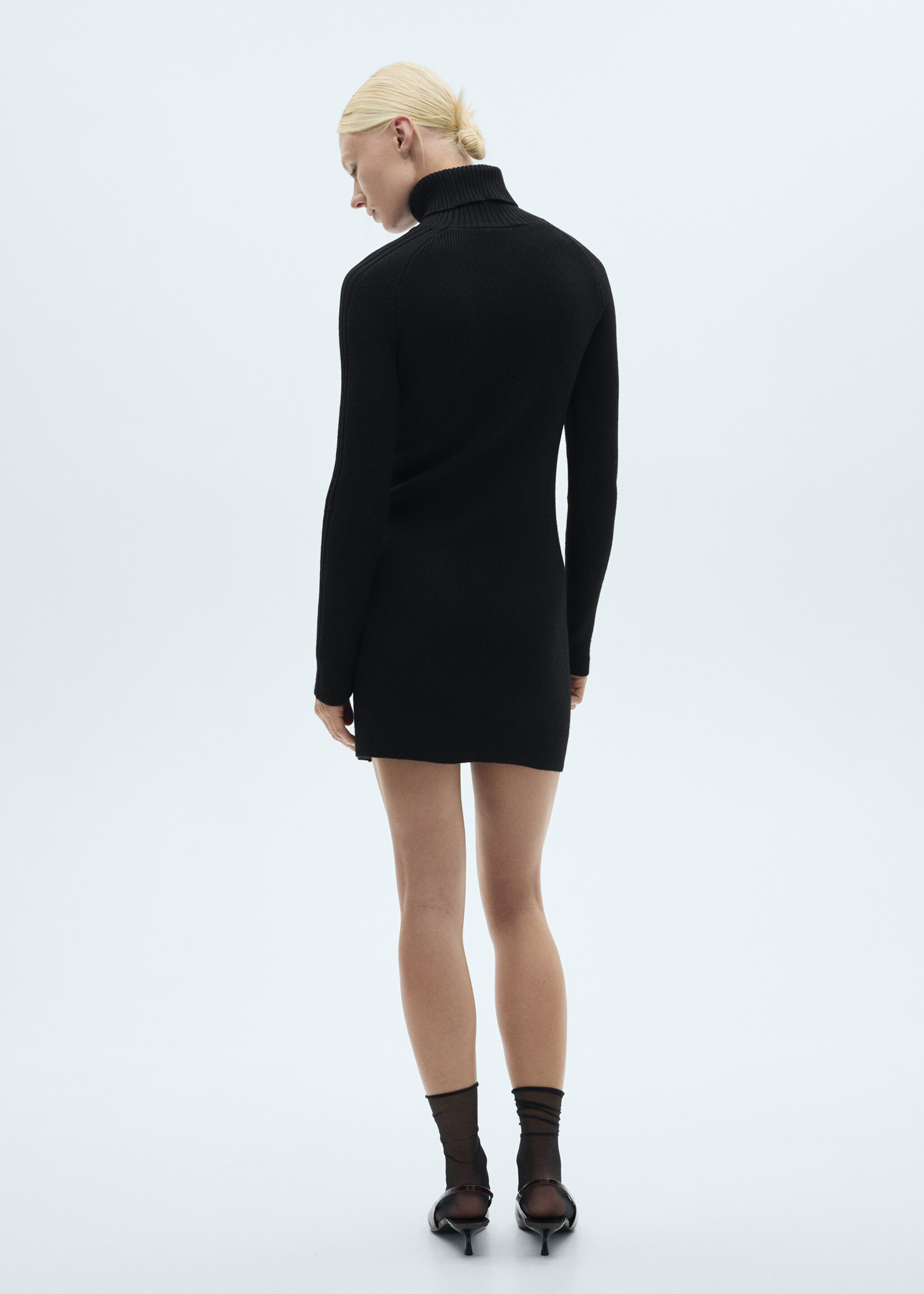 Short knitted turtleneck dress - Reverse of the article