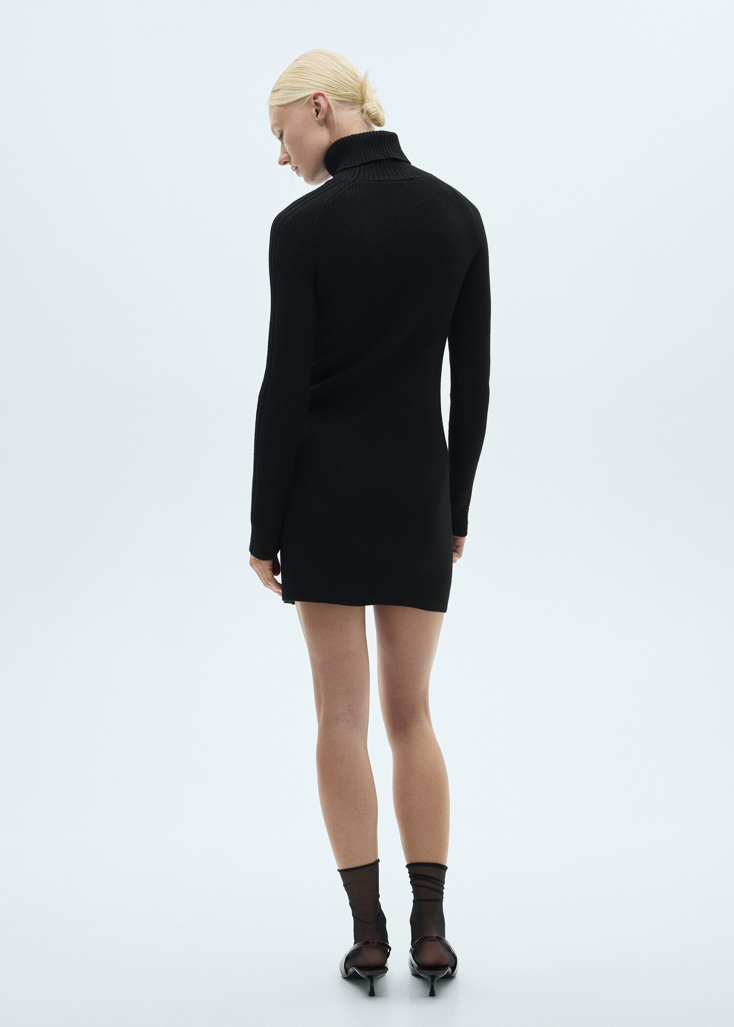 Short knitted turtleneck dress - Reverse of the article