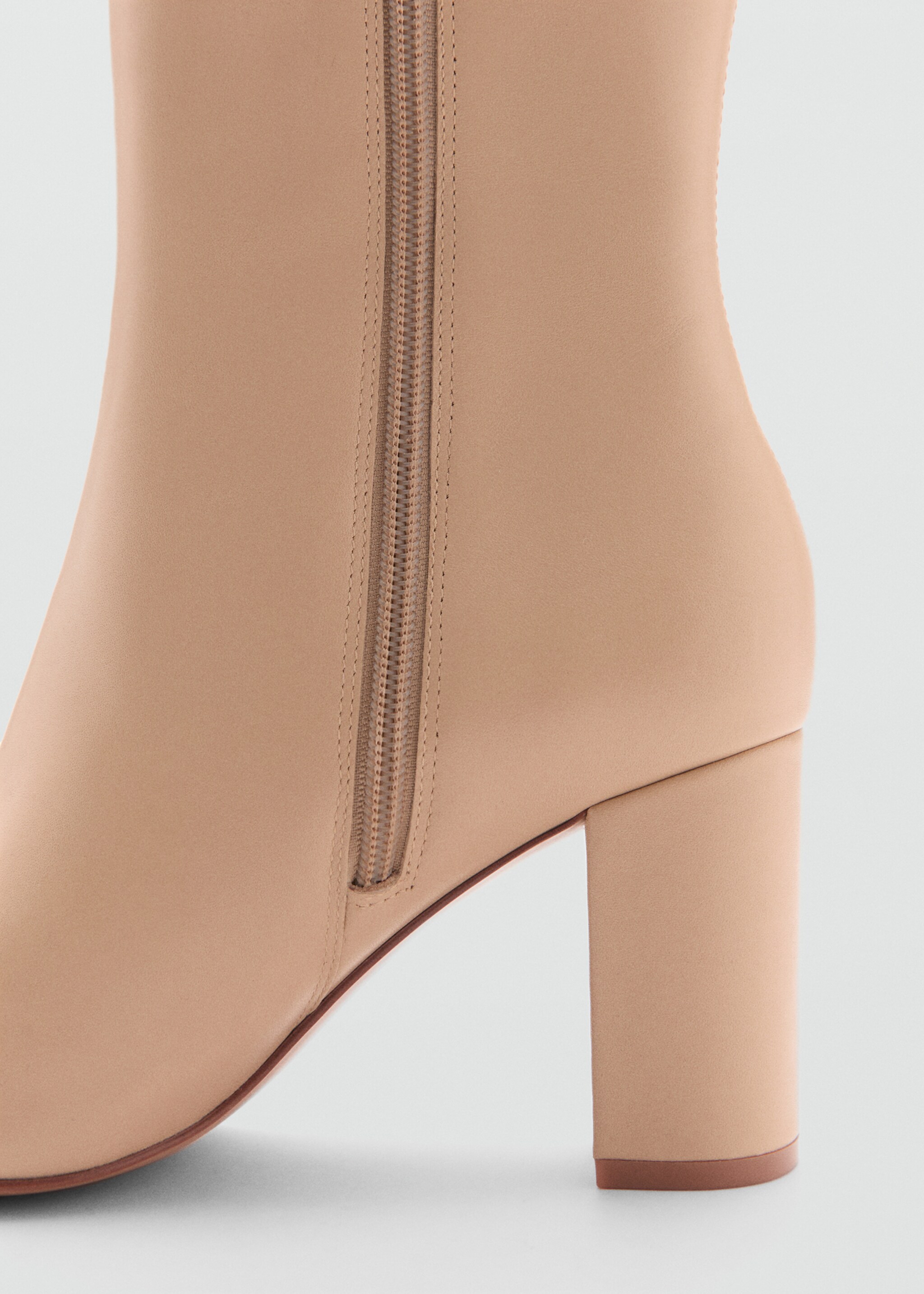 Leather boots with tall leg - Details of the article 1