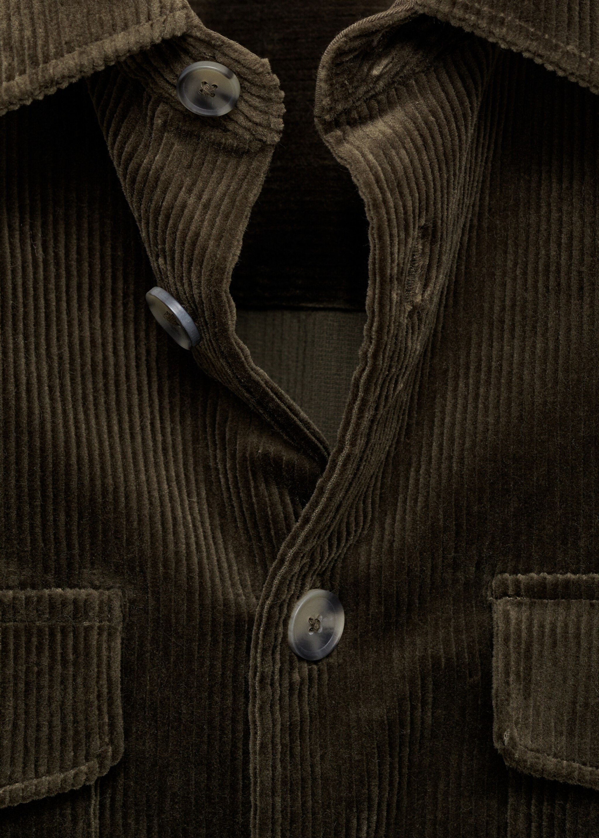 Corduroy overshirt with pockets - Details of the article 8, Khaki. Ref: 77077921-00.