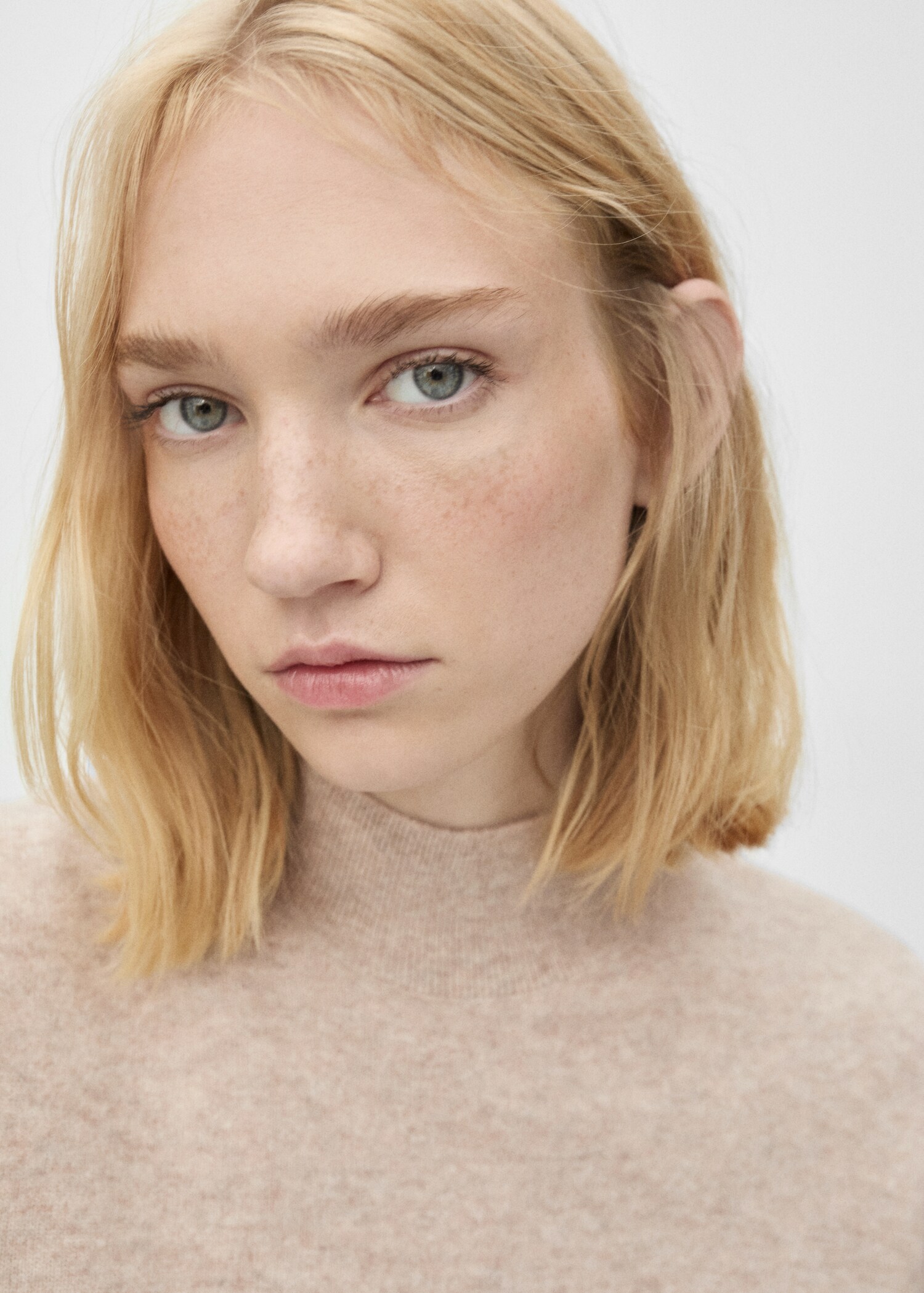 100% cashmere sweater with perkins neck - Details of the article 1
