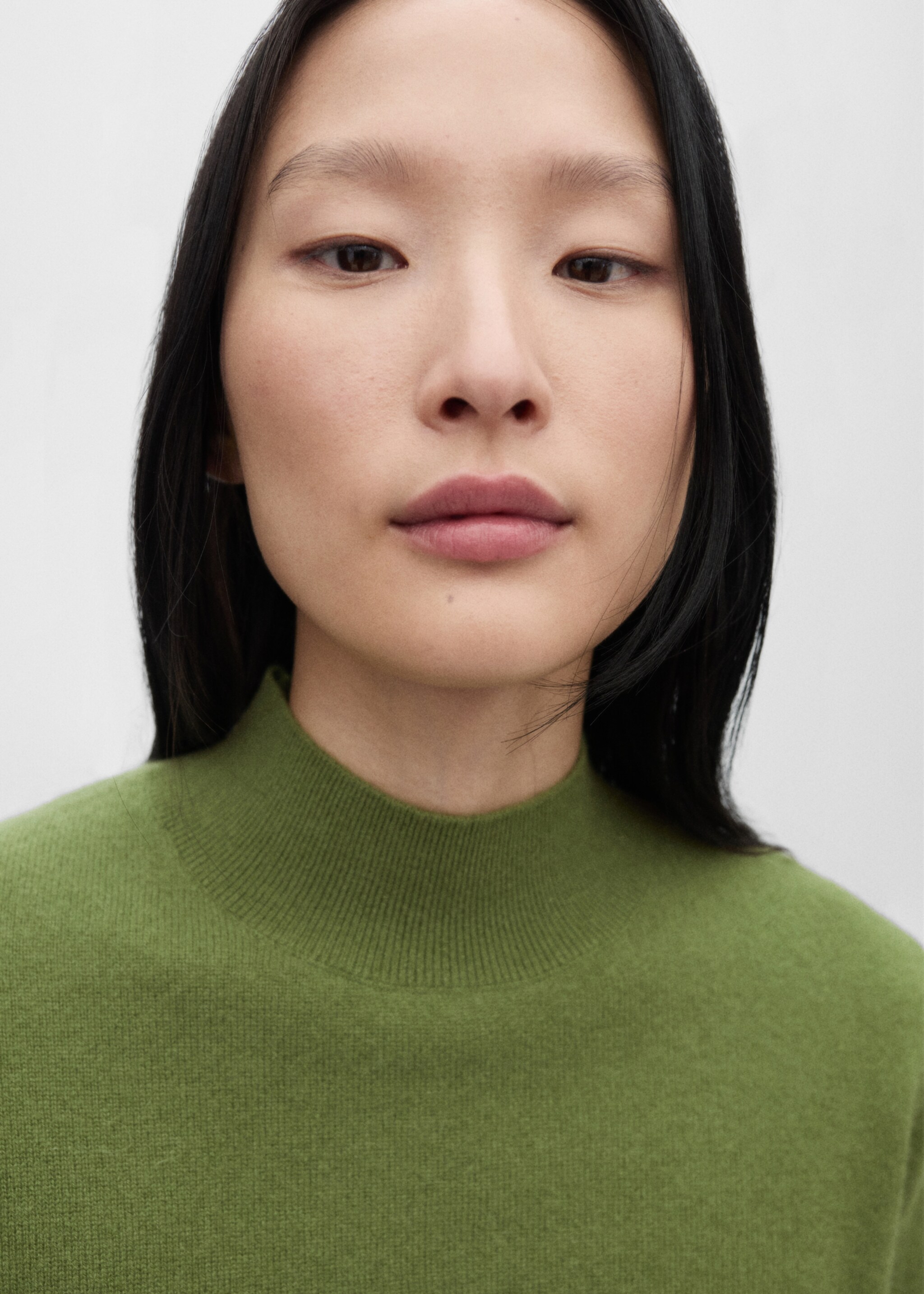 Pull-over 100 % cachemire col montant - Détail de l'article 1, Vert. Ref: 77078263-00.