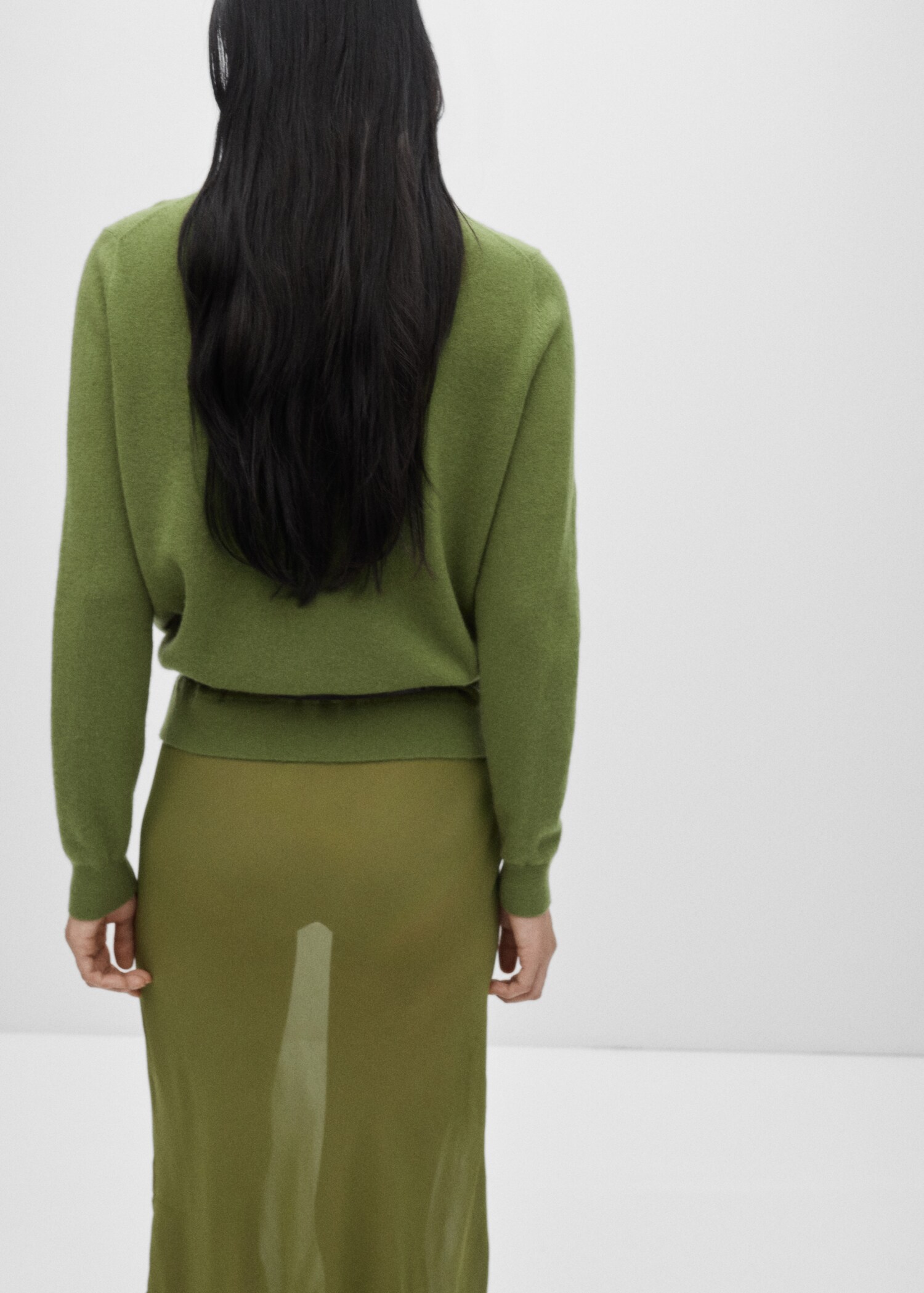 100% cashmere sweater with perkins neck - Reverse of the article