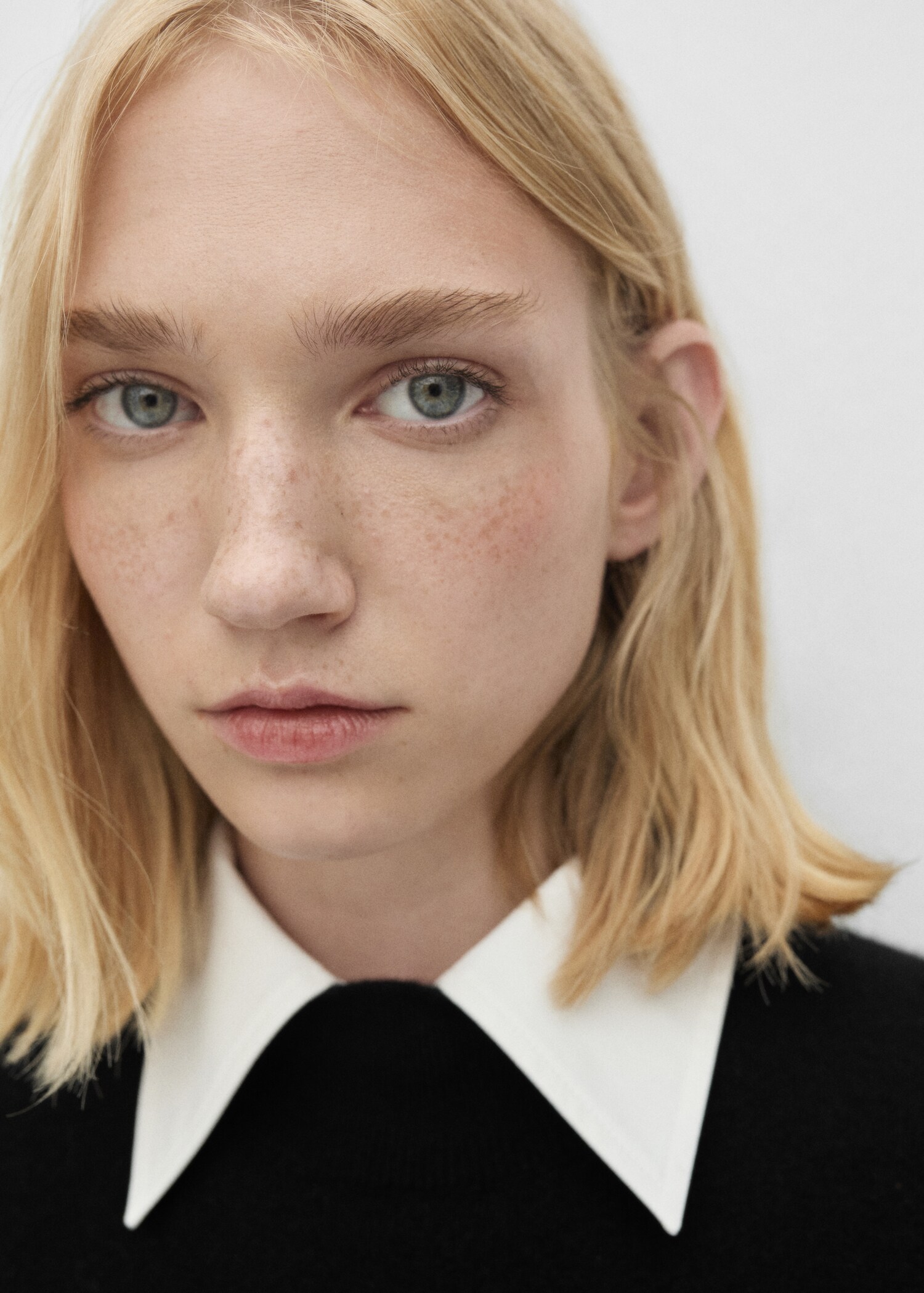 100% cashmere sweater with perkins neck - Details of the article 1