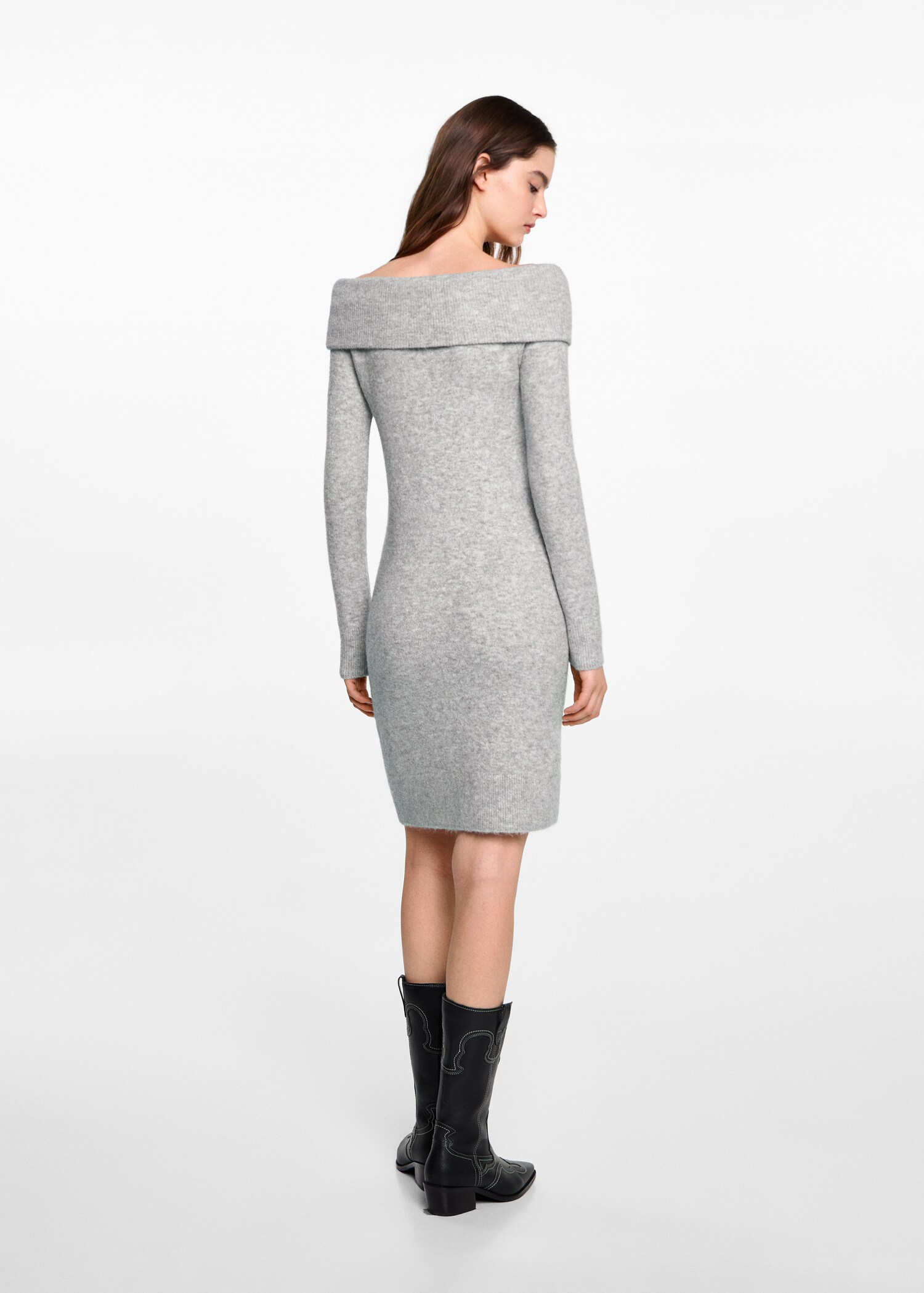 Off-shoulders dress - Reverse of the article