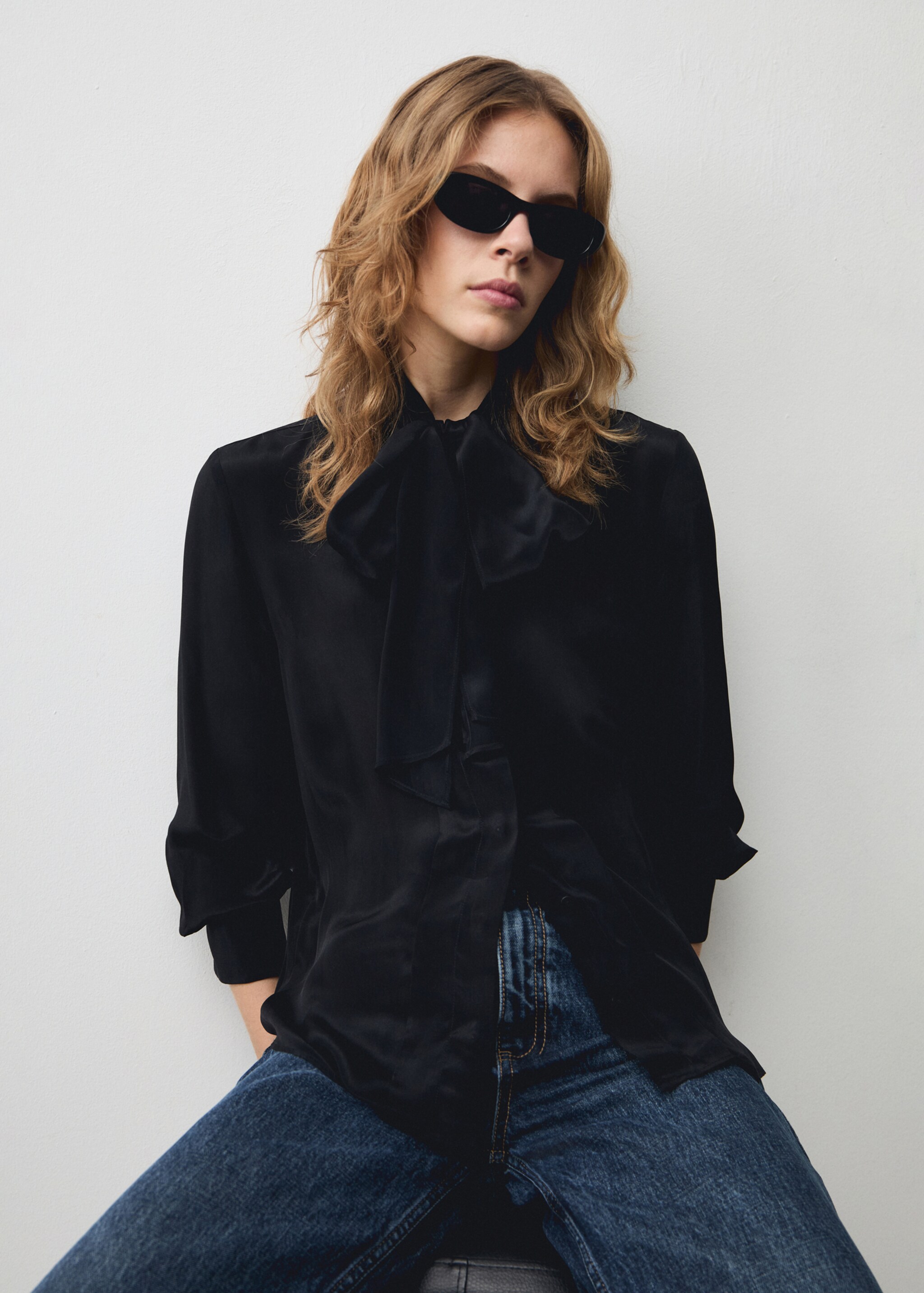 Satin shirt with bow - Medium plane