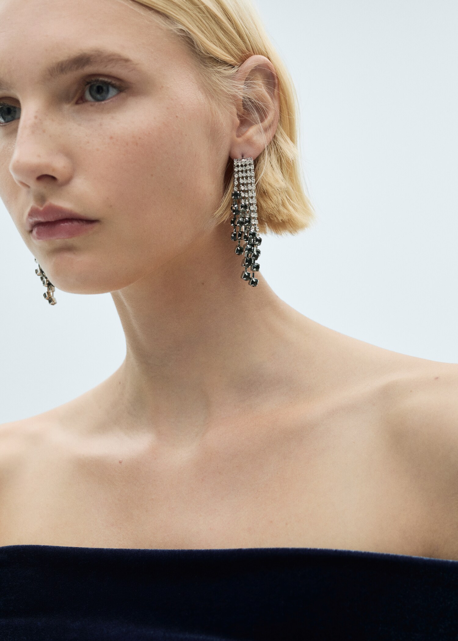 Off-the-shoulder velvet dress - Details of the article 1
