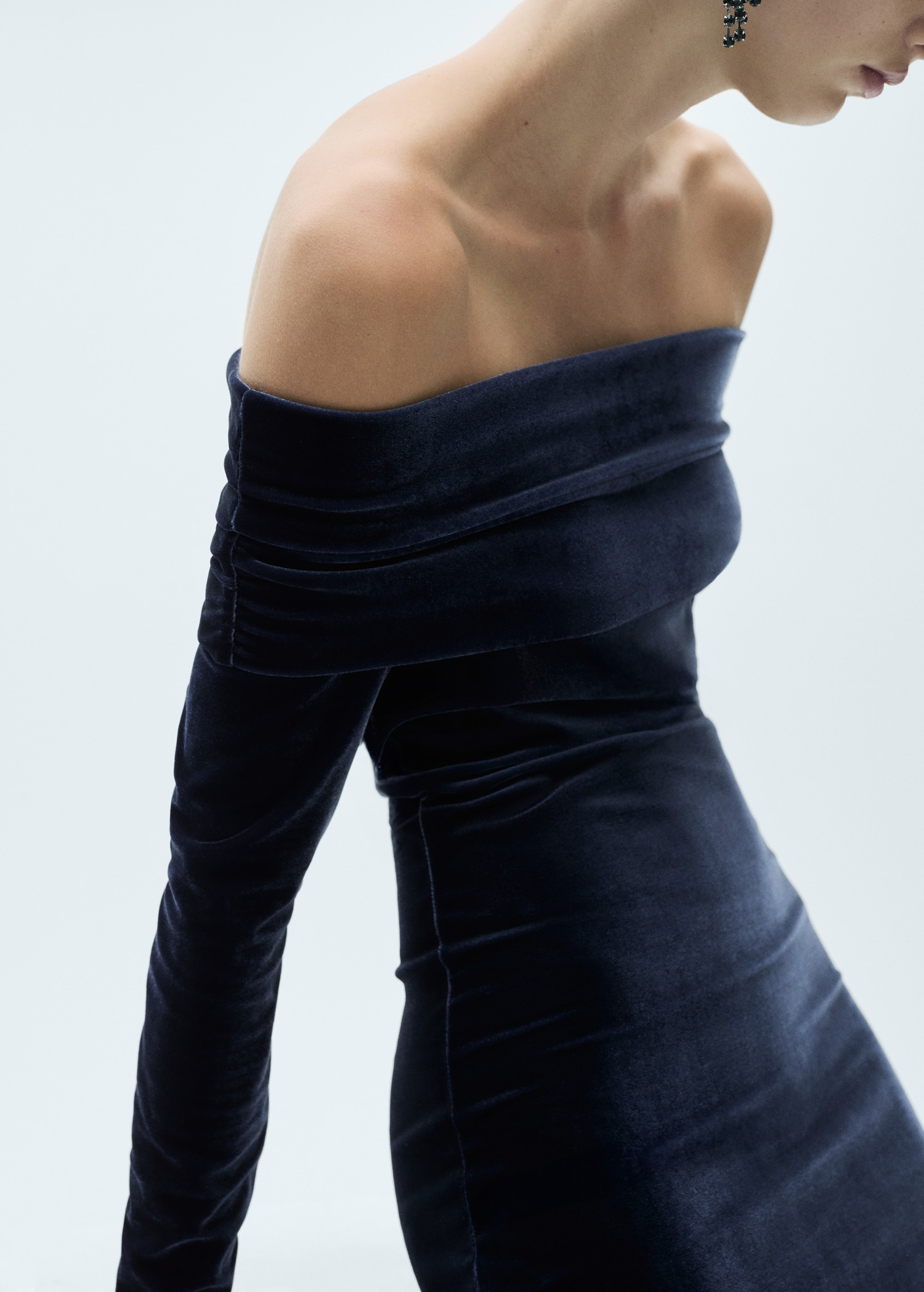 Fluwelen off-shoulder jurk - Detail van het artikel 6