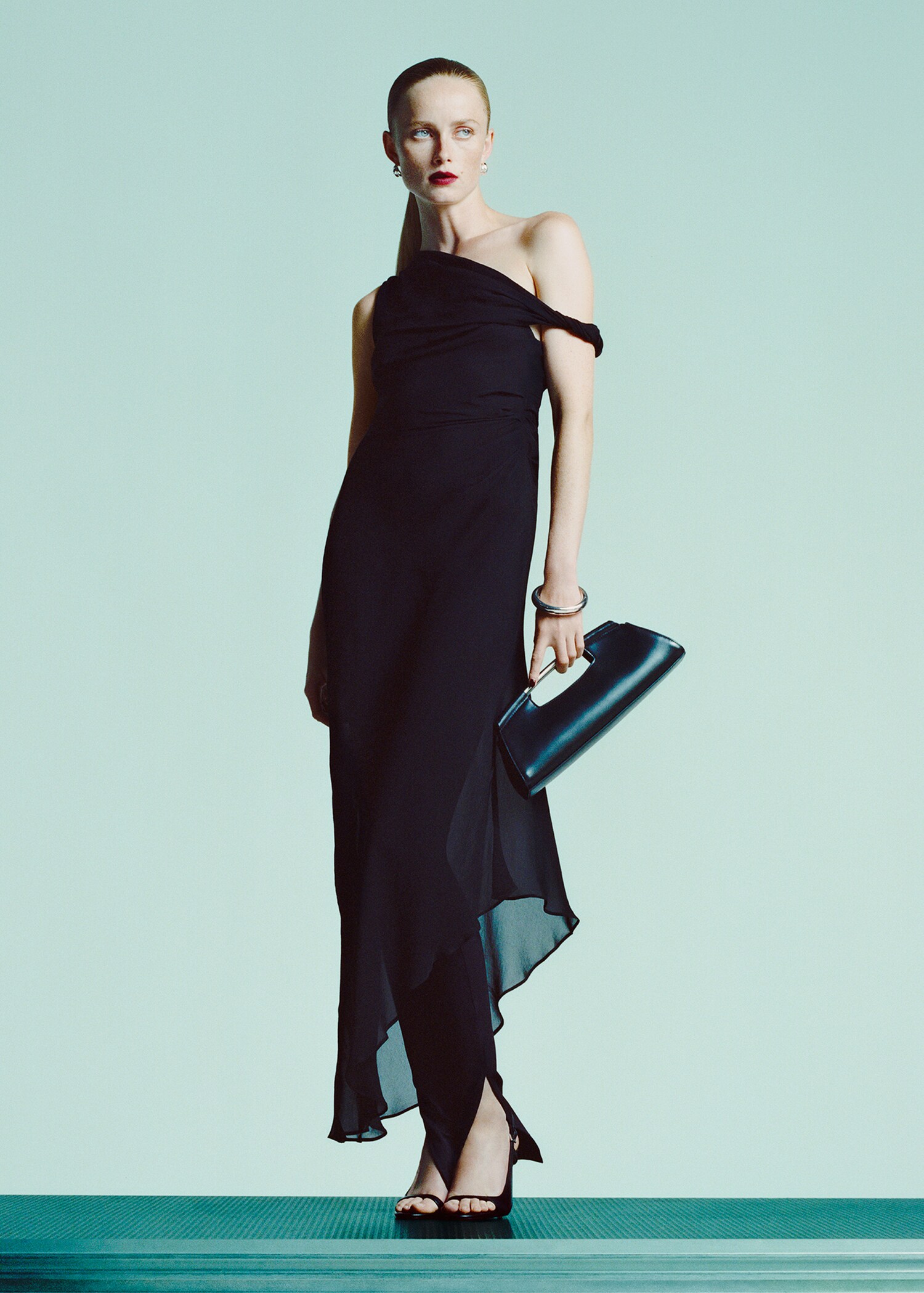 Asymmetrical pleated dress - Details of the article 6