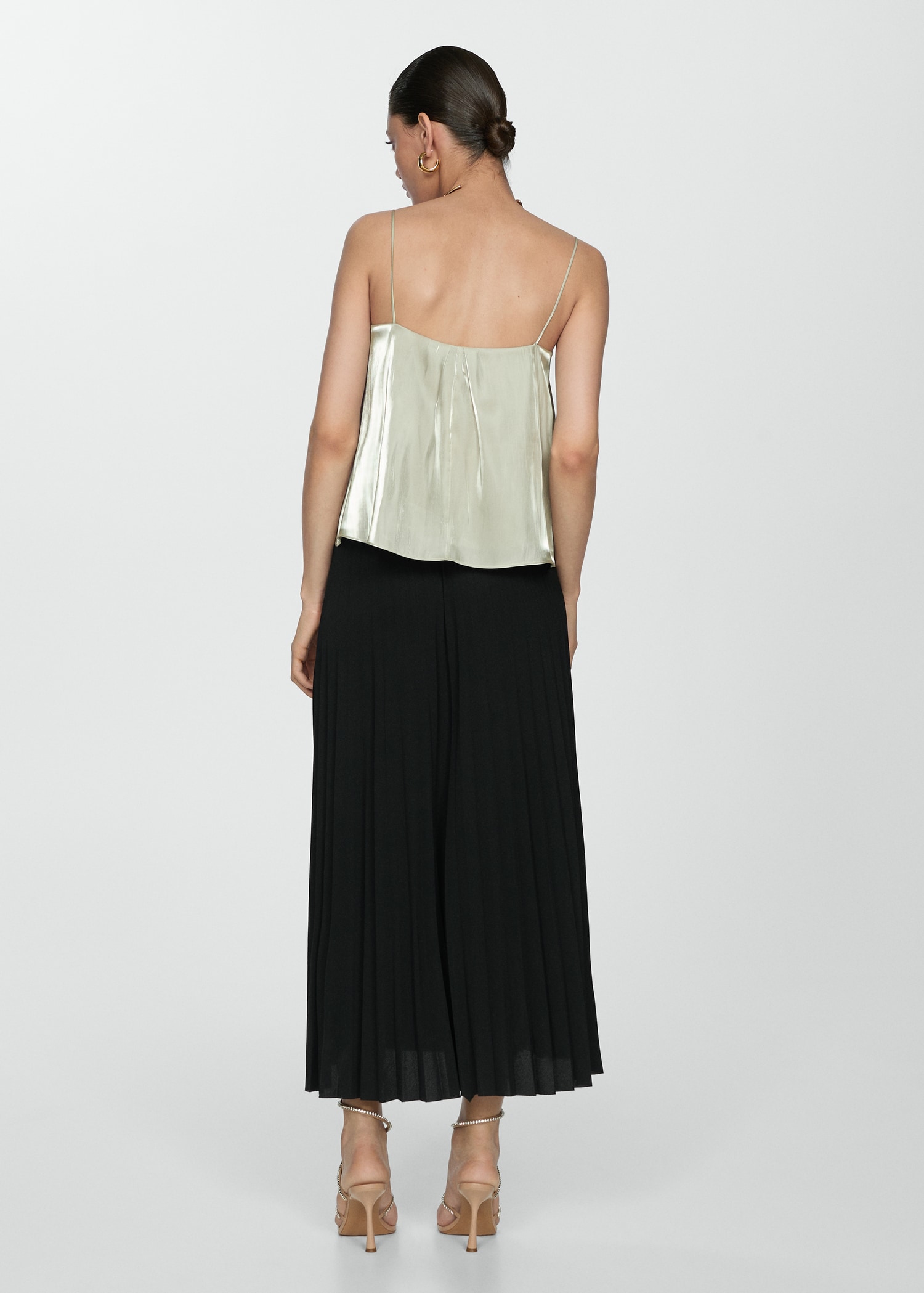 Pleated long skirt - Reverse of the article