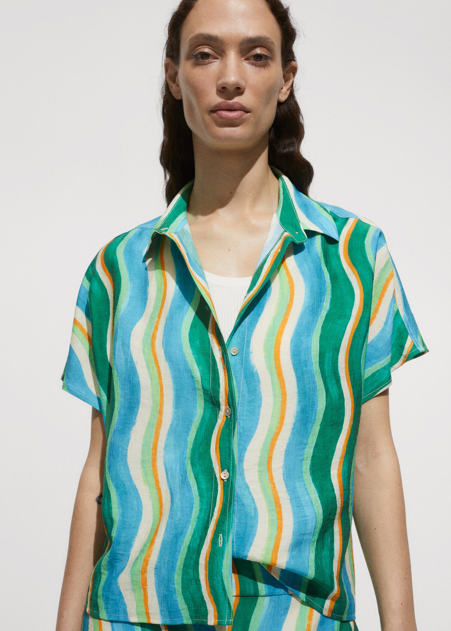 Camisa manga corta estampada - Plano medio