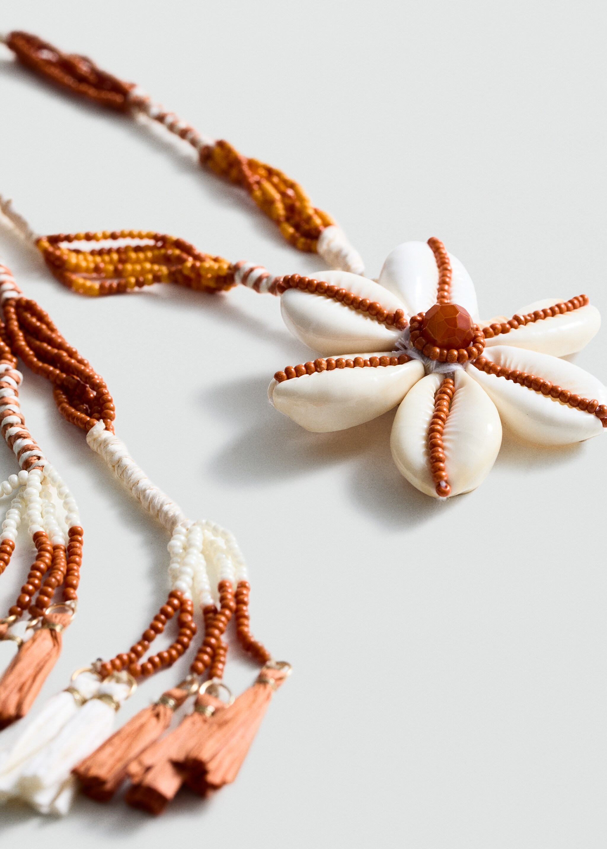 Shells bead necklace - Medium plane