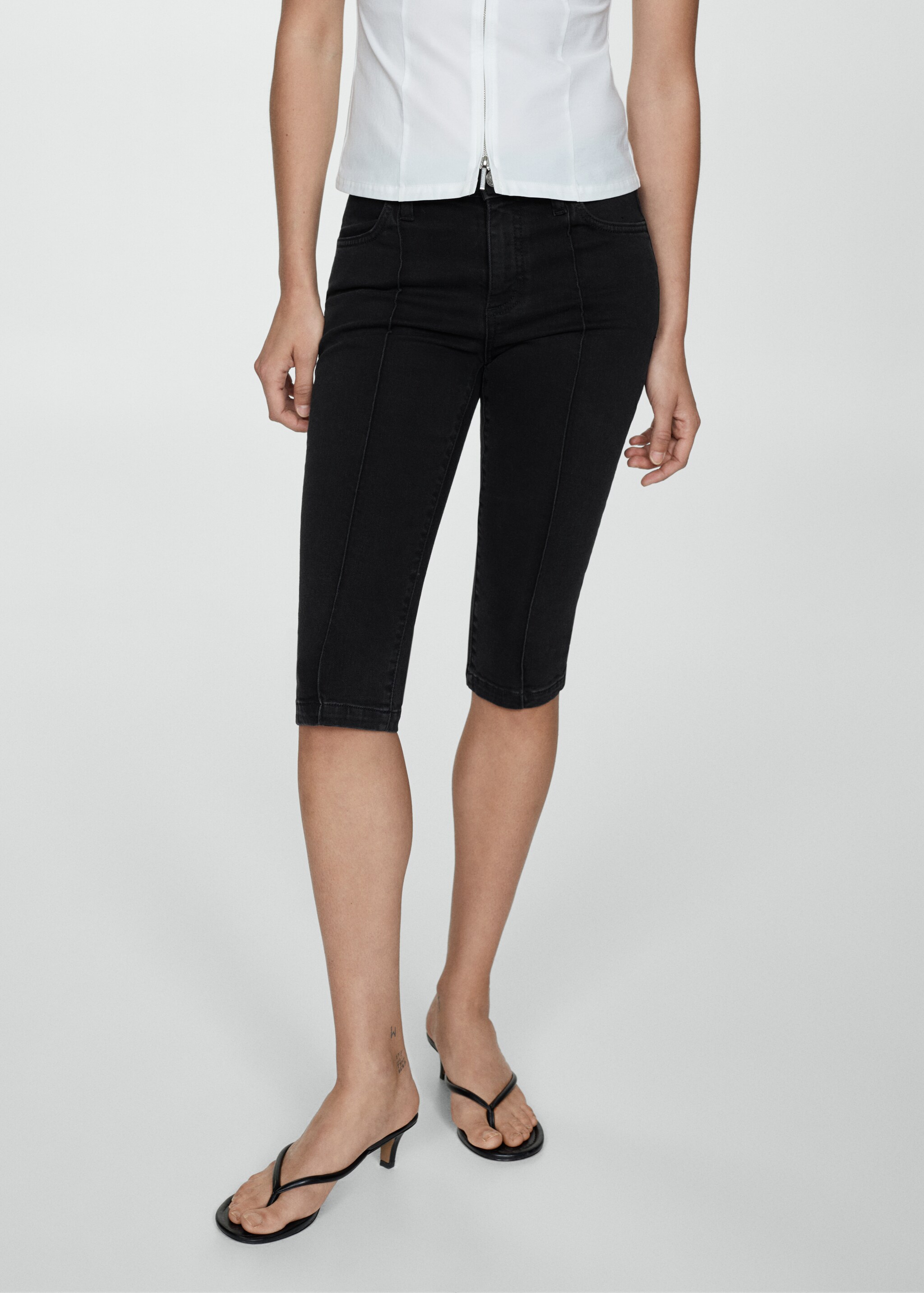 Slim capri jeans with decorative stitching - Medium plane