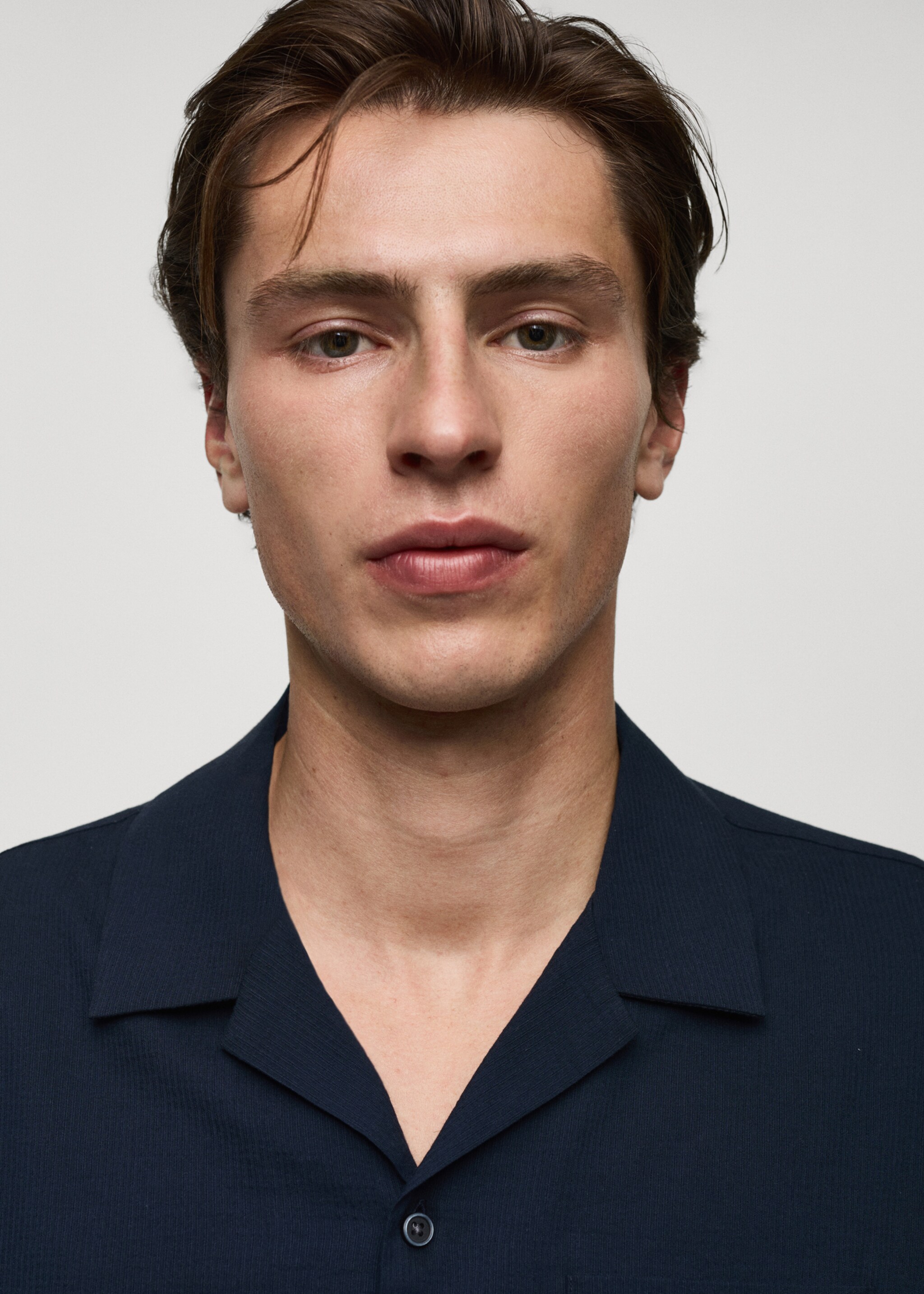 Chemise regular-fit 100 % coton seersucker - Détail de l'article 1, Bleu marine foncé. Ref: 77080571-00.