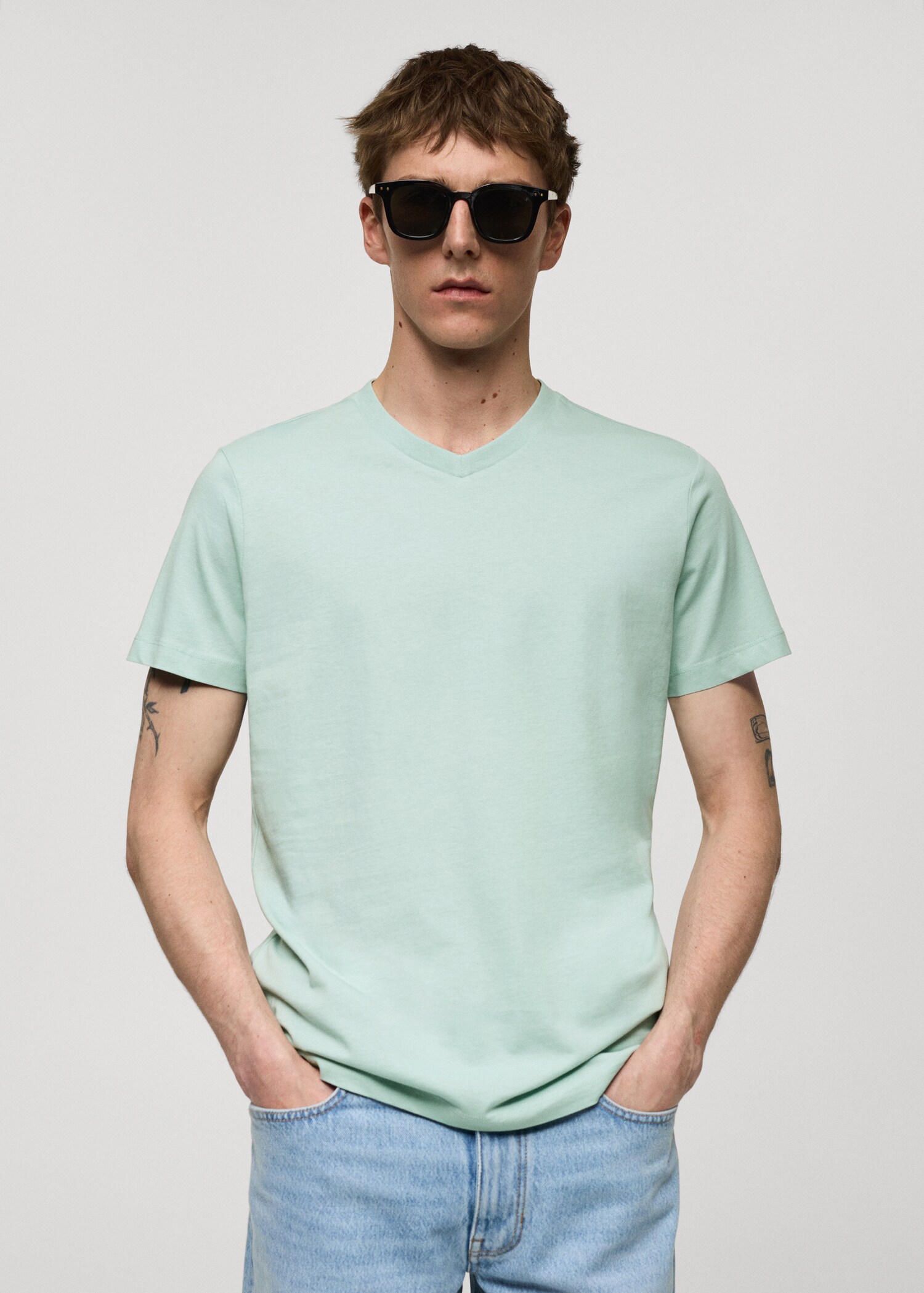 Slim-fit cotton V-neck t-shirt - Medium plane