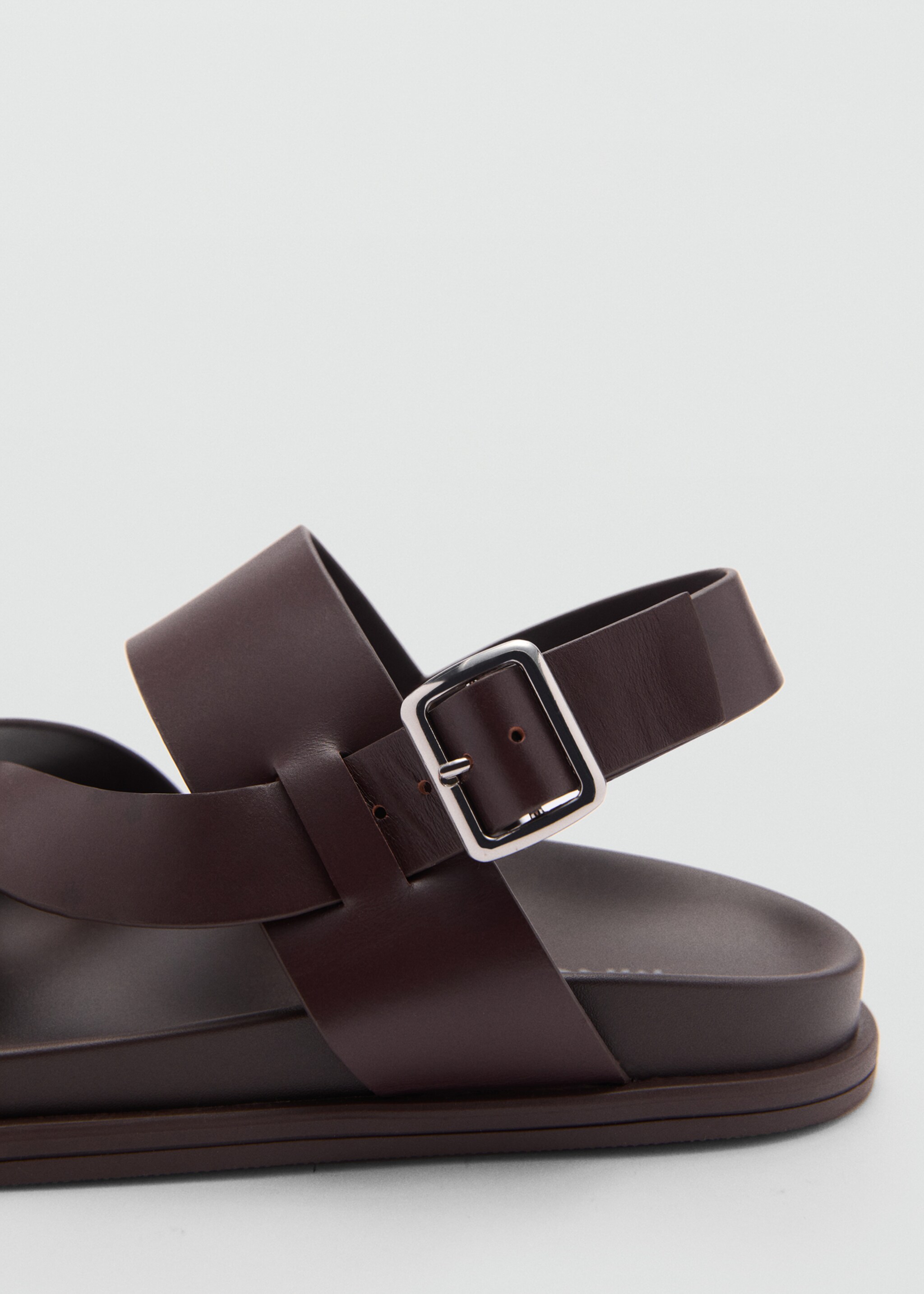 100% leather crossed strap sandal - Details of the article 1