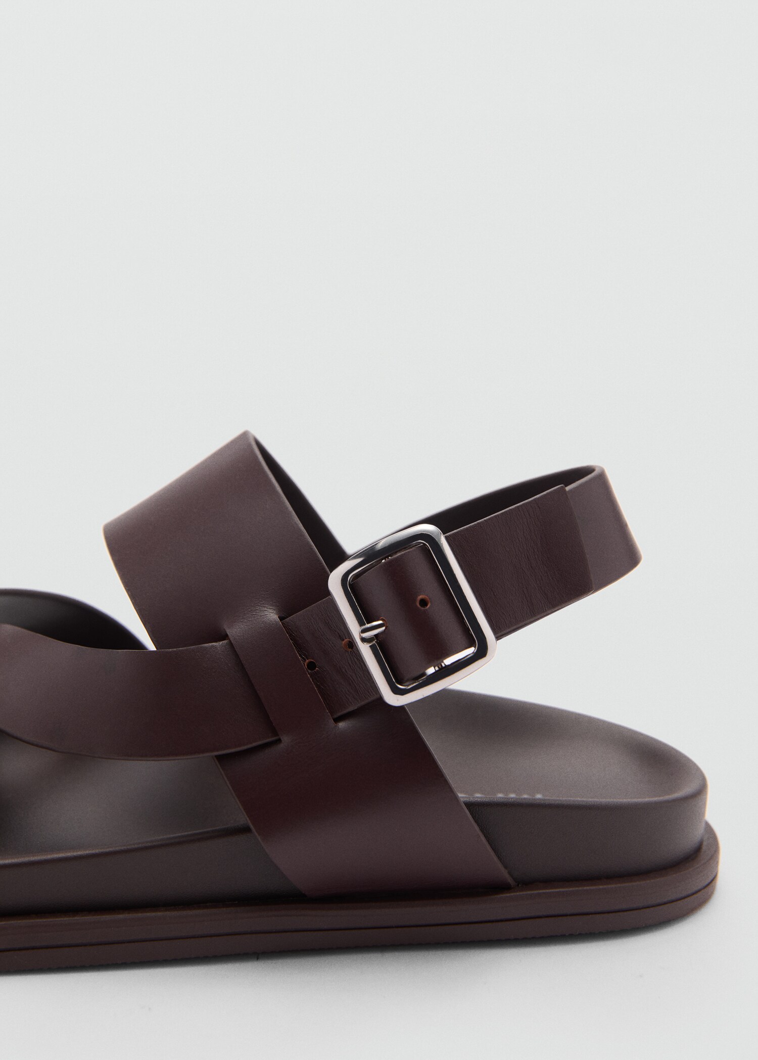 100% leather crossed strap sandal - Details of the article 1