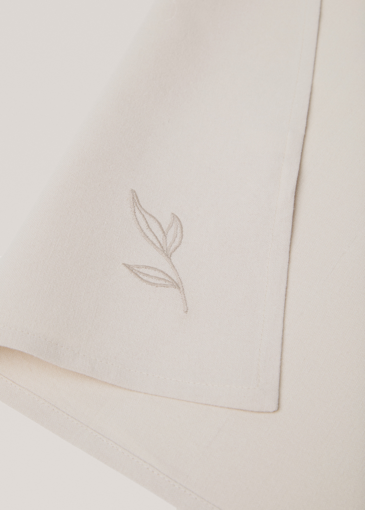 Individual embroidered cotton leaf - Details of the article 1