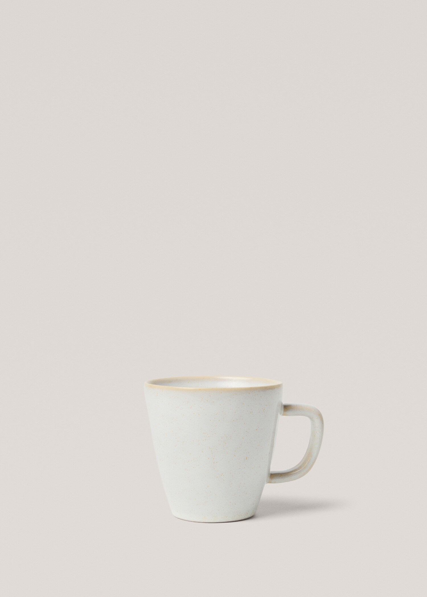 Stoneware mug with aged rim - Article without model