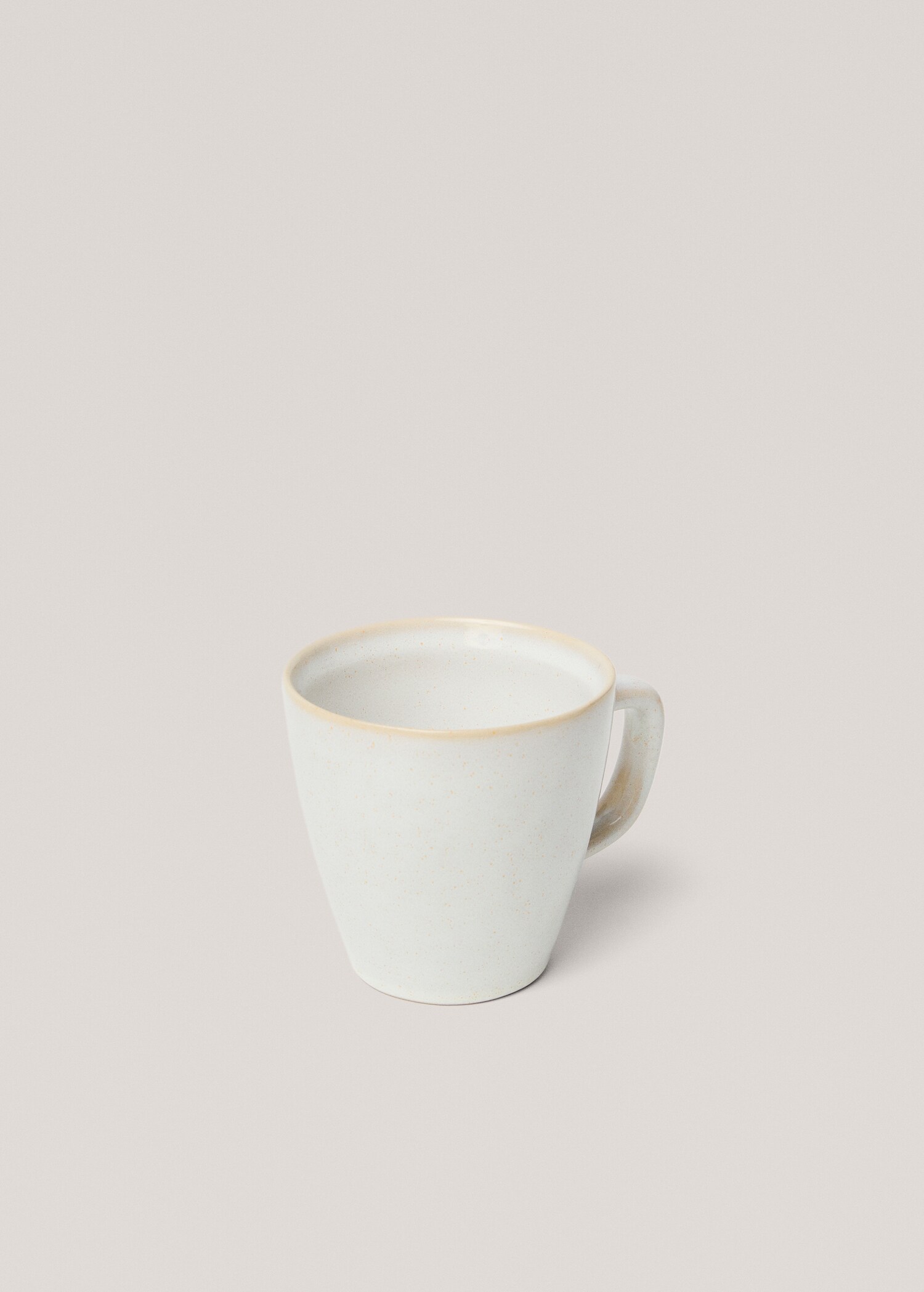 Stoneware mug with aged rim - Details of the article 2