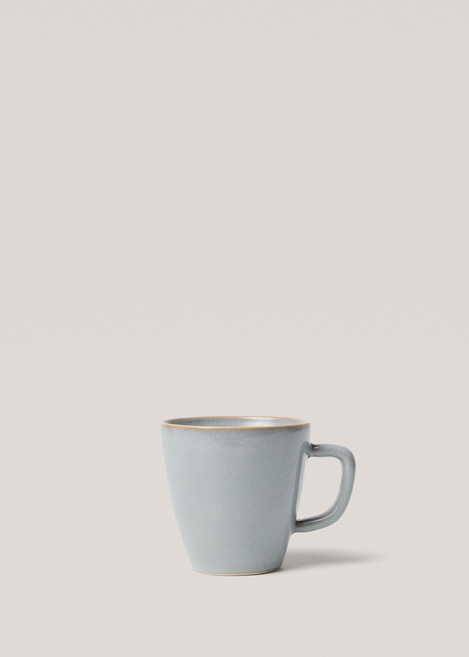 Stoneware mug with aged rim - Article without model