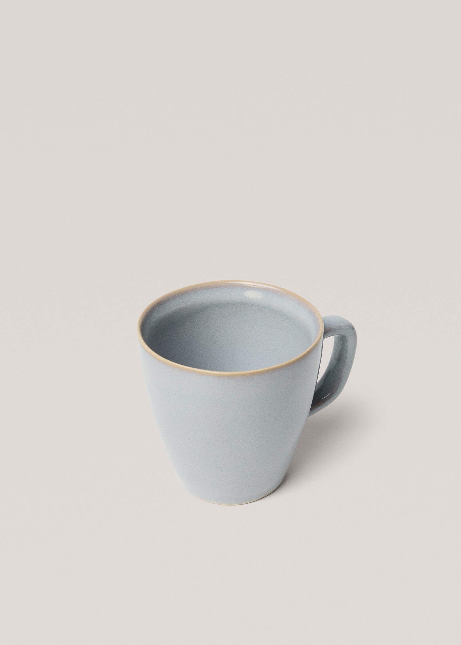 Stoneware mug with aged rim - Details of the article 2