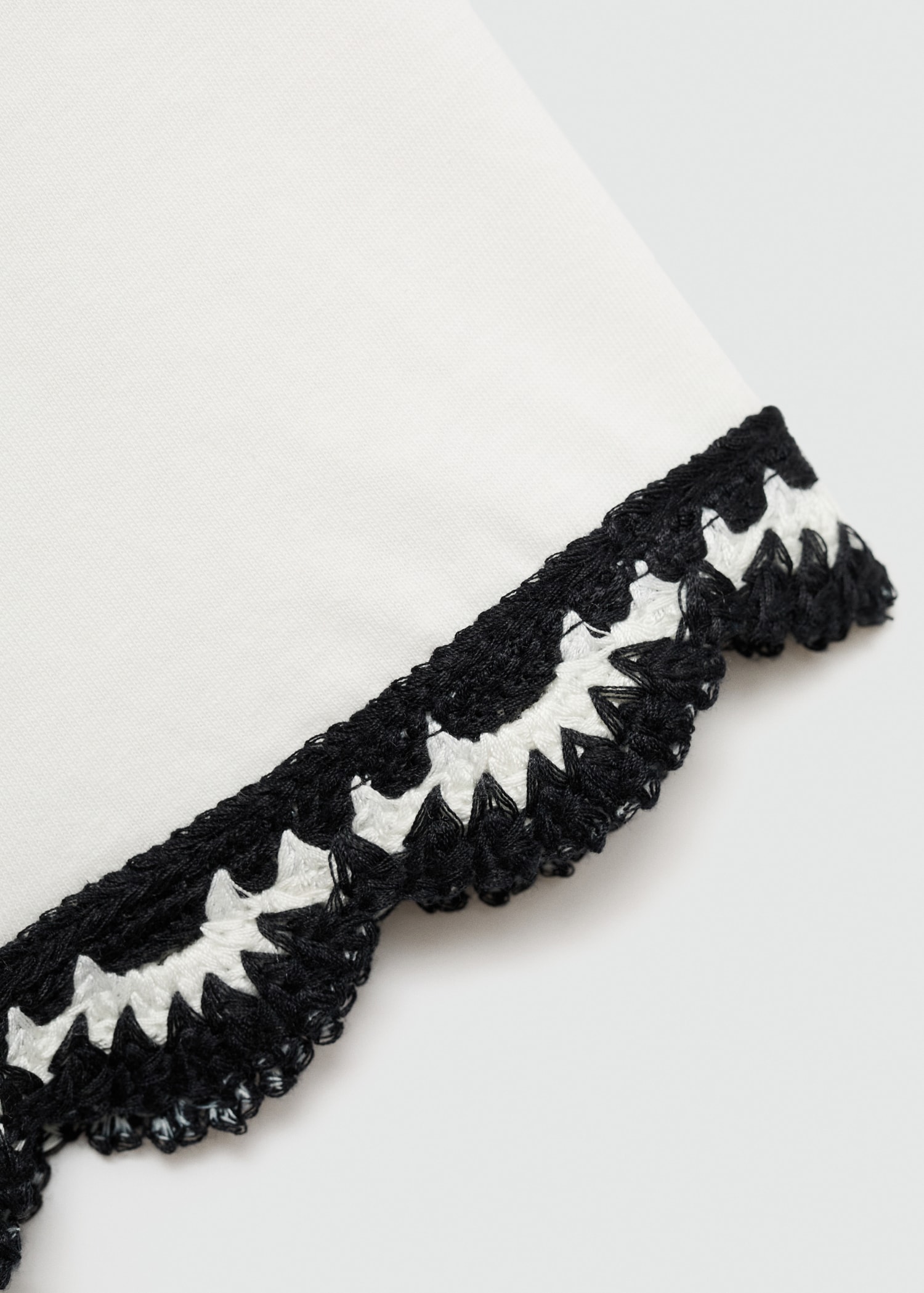 T-shirt with crochet-detail sleeves - Details of the article 8