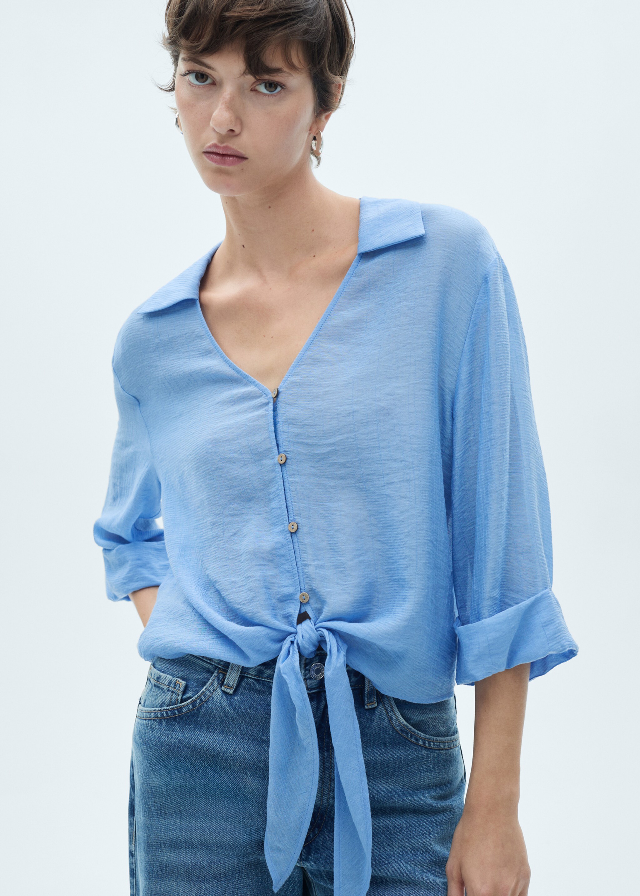 Flared-sleeve blouse with bow - Medium plane