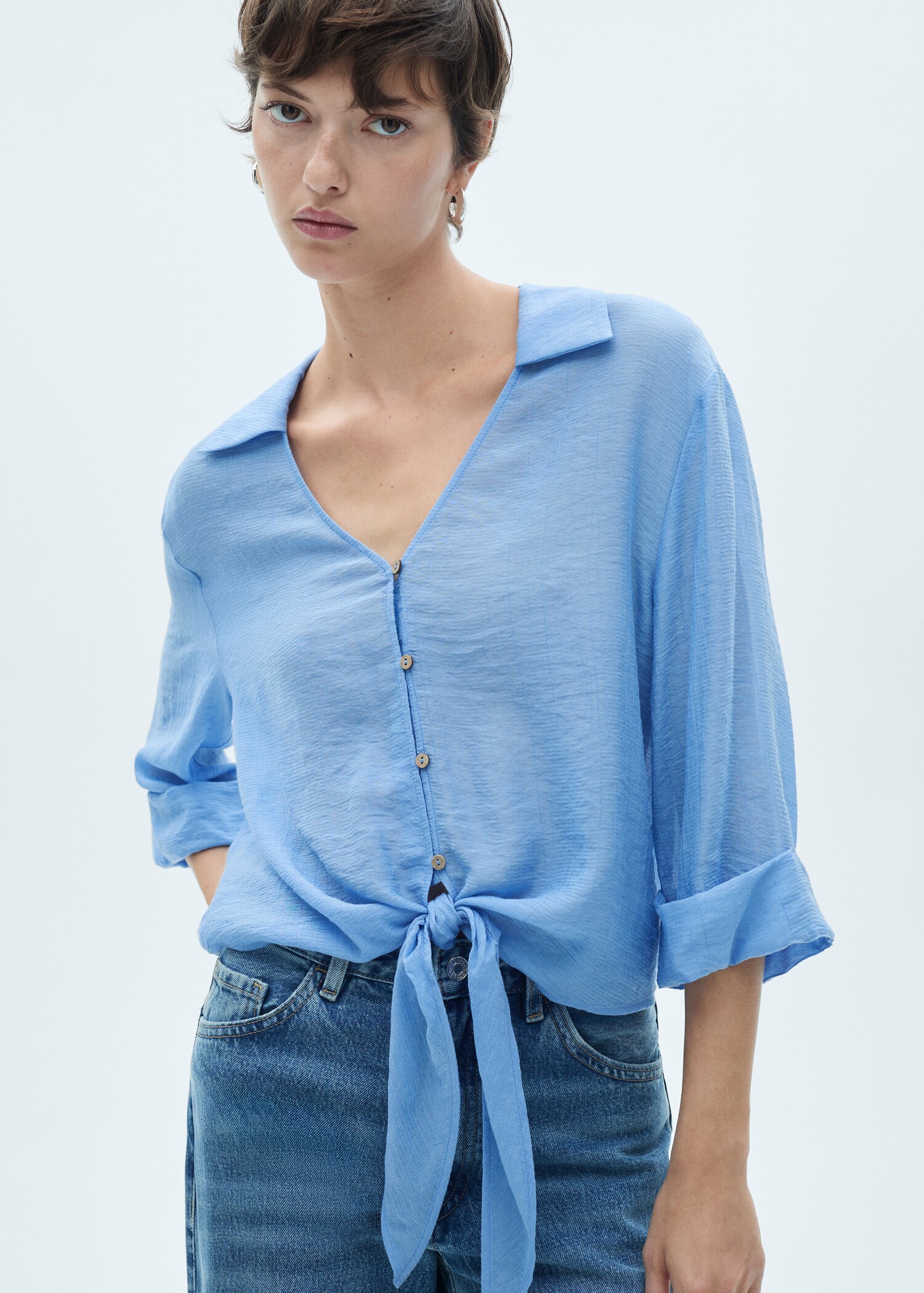Blouse manches cloche nœud - Plan moyen