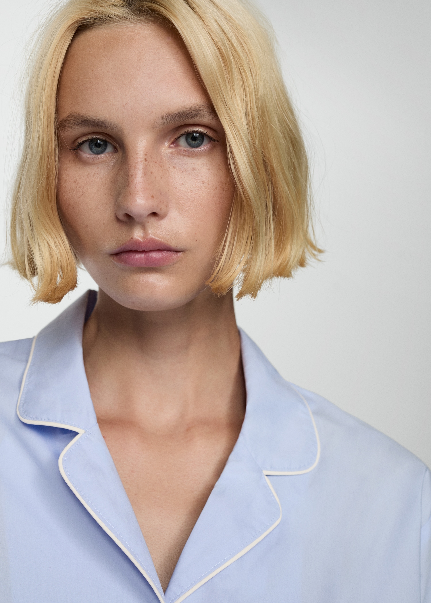 Pyjama shirt with contrasting finish - Details of the article 1