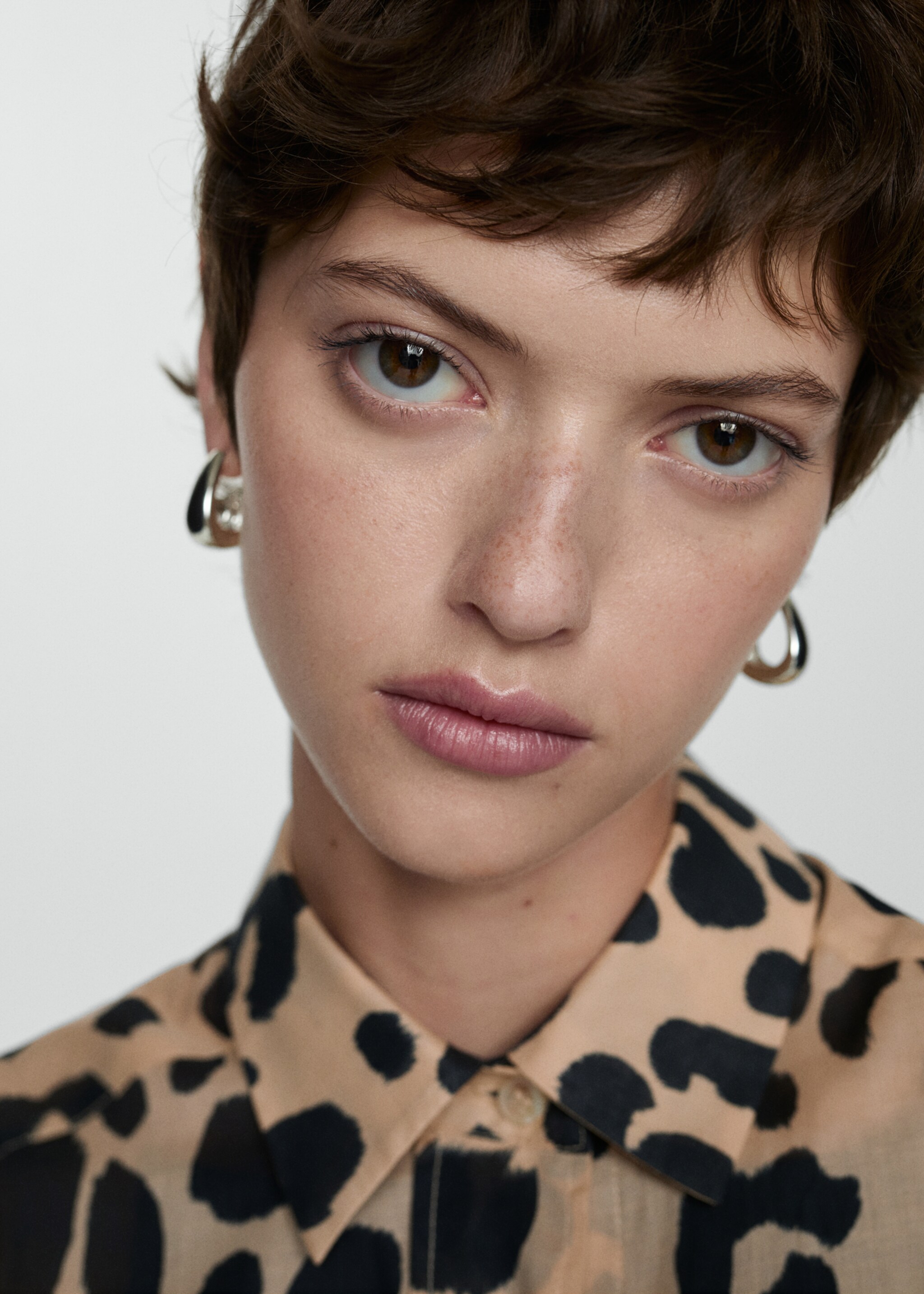 Animal print shirt - Details of the article 1, Ecru. Ref: 77083294-00.