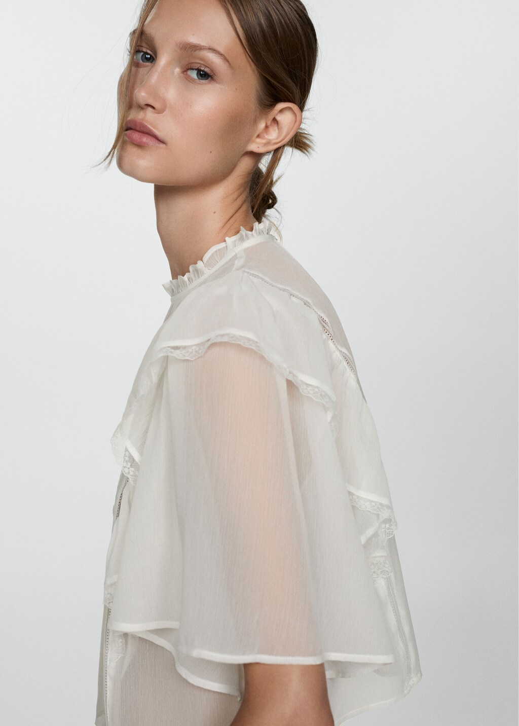 Blusa fluida detalles bordados Mujer MANGO Espana Peninsula y Baleares