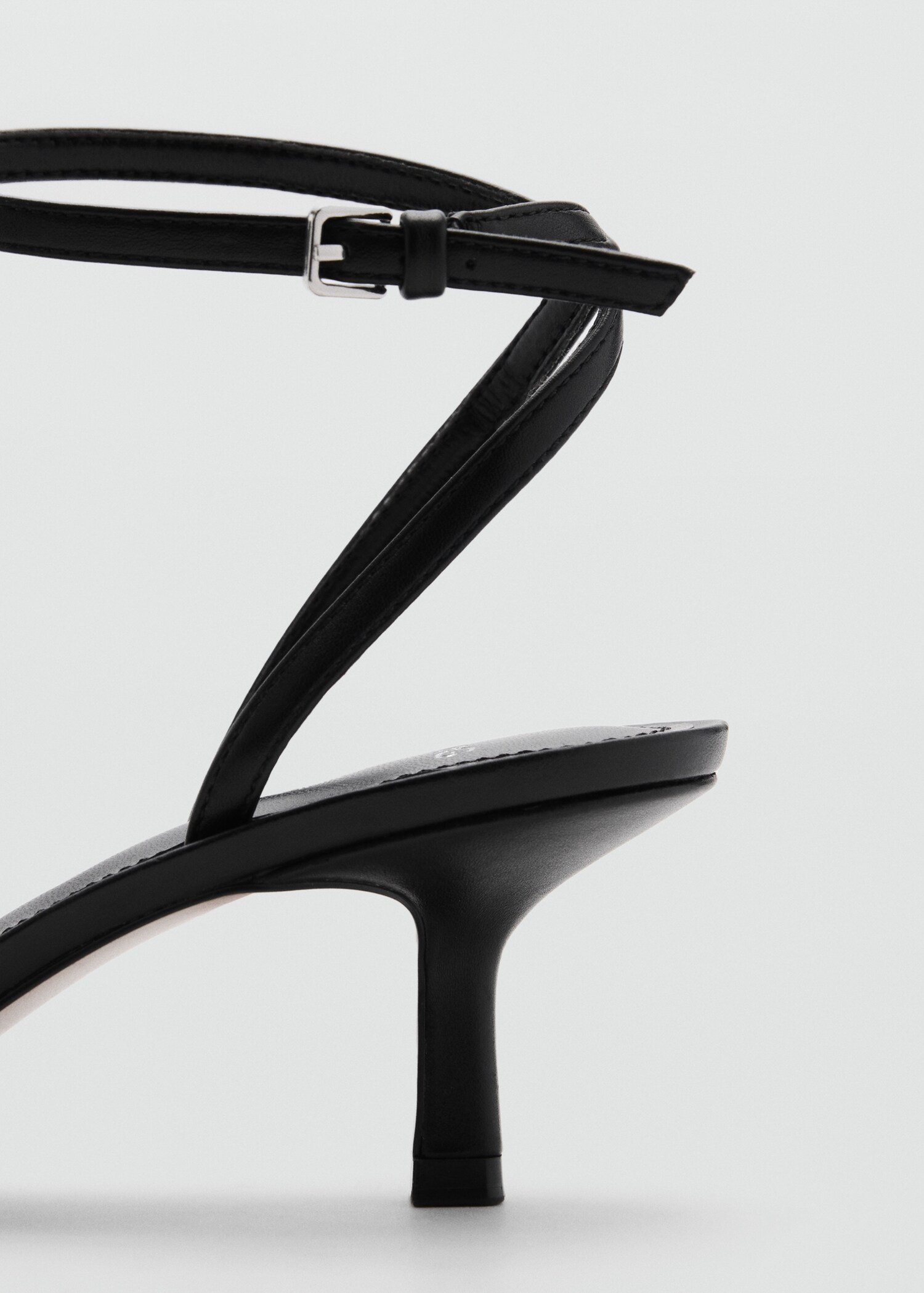 High-heeled sandals with buckles - Details of the article 1