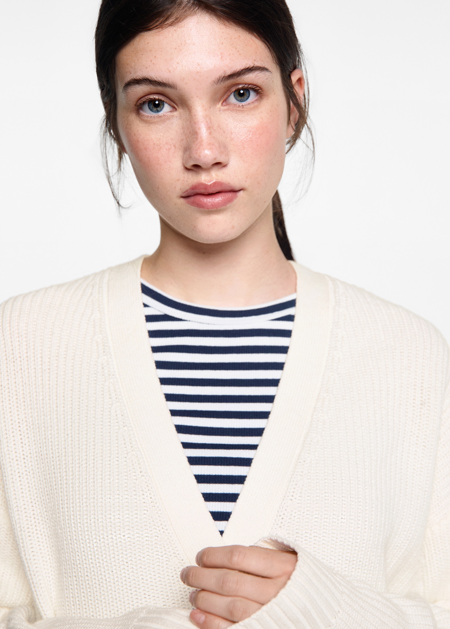 Strickjacke mit Knöpfen - Detail des Artikels 1