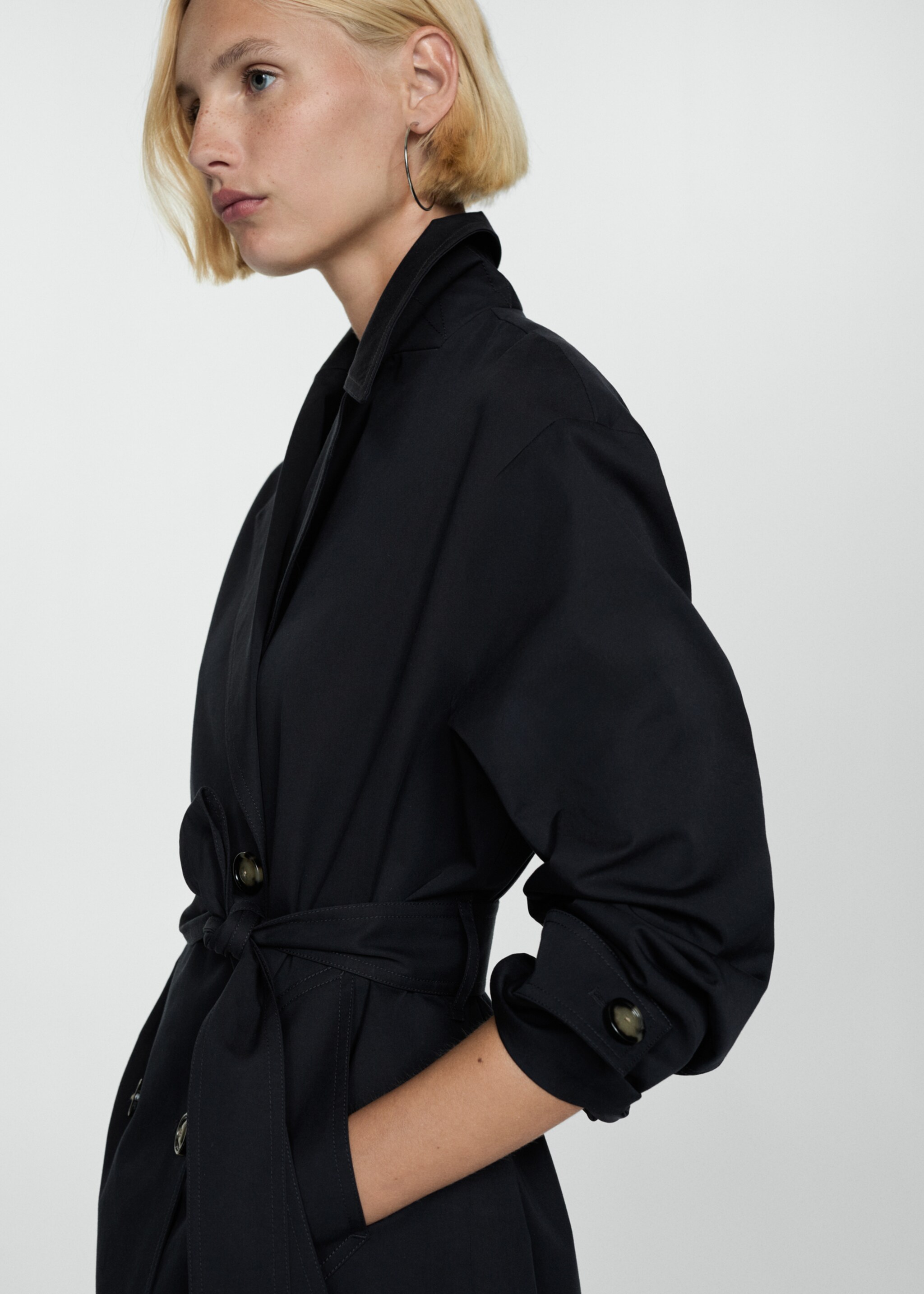 Long double-breasted trench coat - Details of the article 1