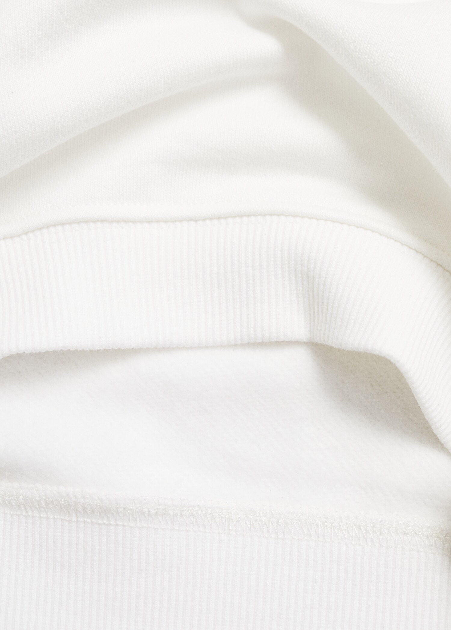 Gemustertes Sweatshirt mit Patch - Detail des Artikels 0