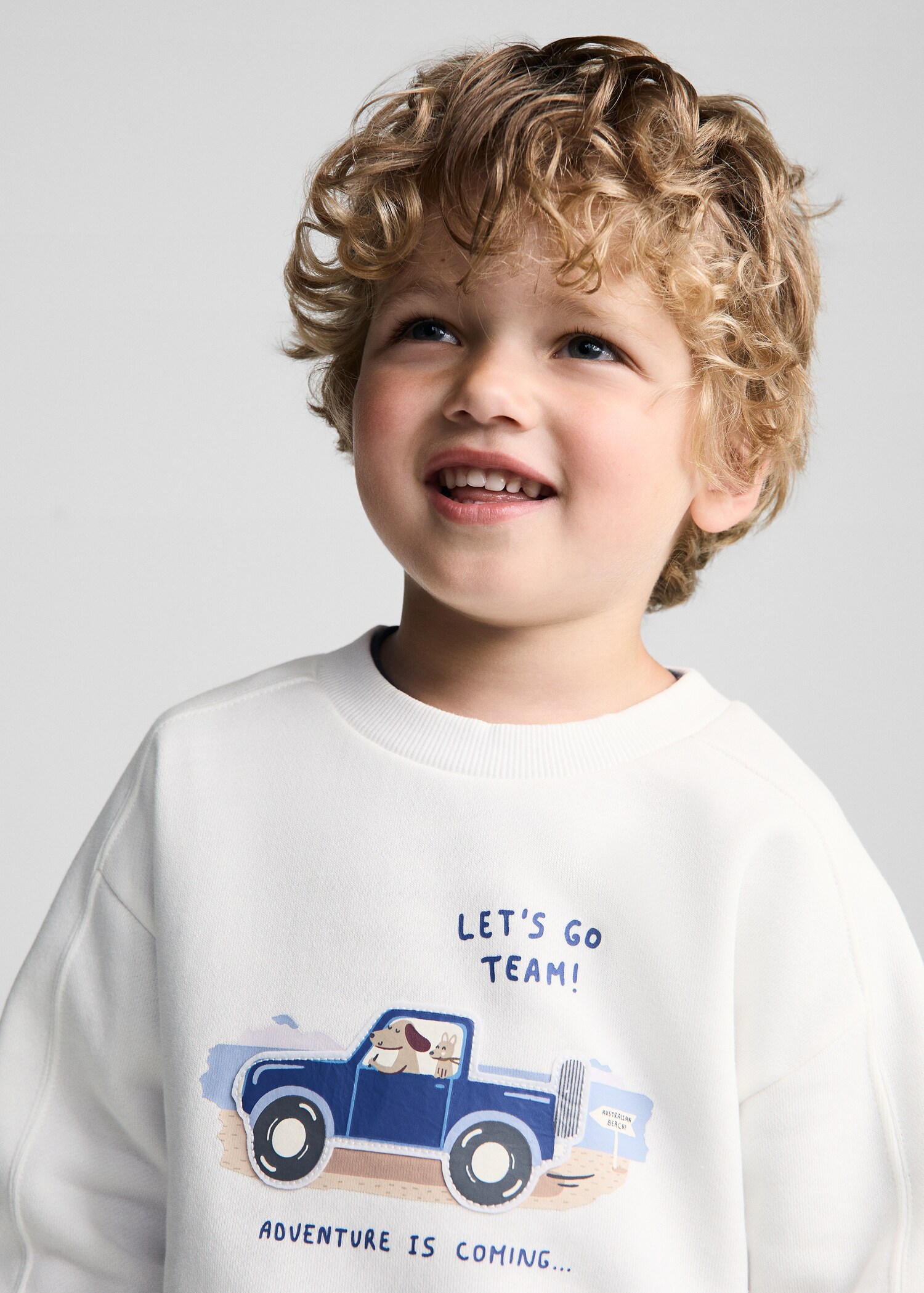 Gemustertes Sweatshirt mit Patch - Detail des Artikels 1
