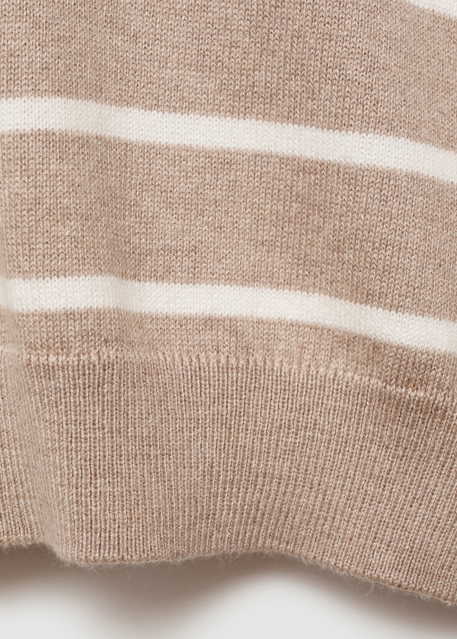 Gestreifter Pullover mit Polokragen - Detail des Artikels 0