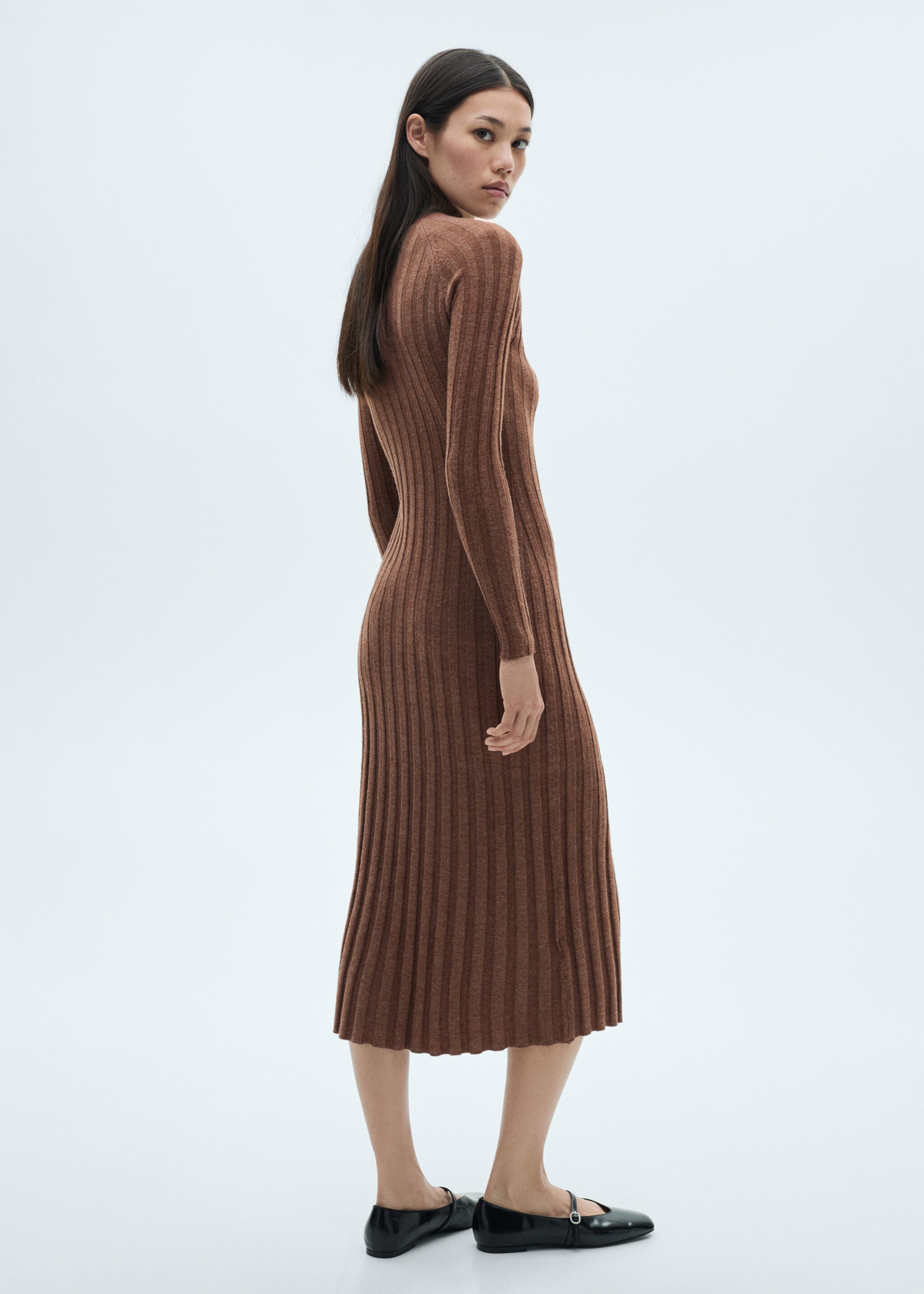 Perkins-neck ribbed dress - Reverse of the article, Caramel. Ref: 77085645-00.