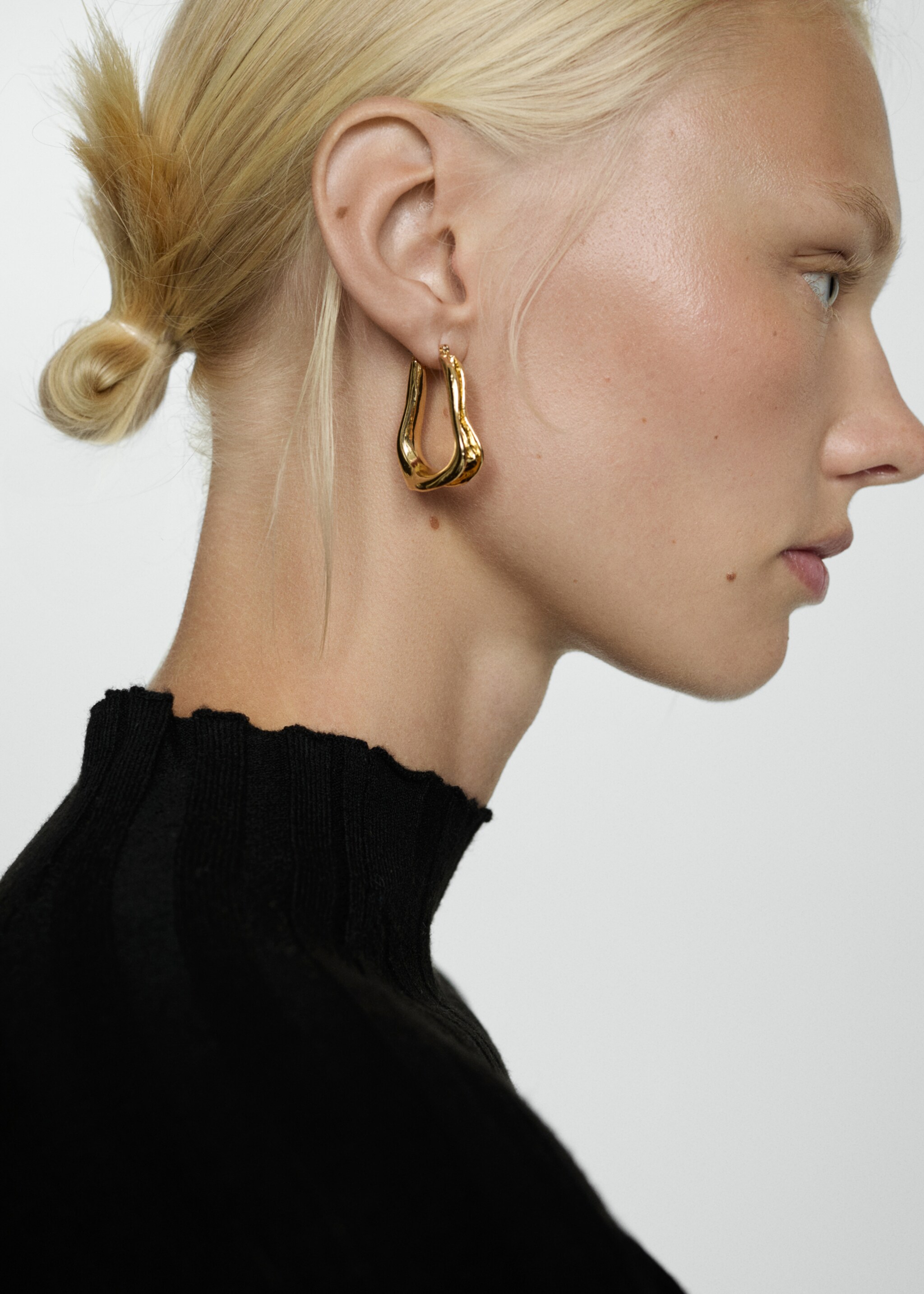 Perkins-neck ribbed dress - Details of the article 1, Black. Ref: 77085645-00.