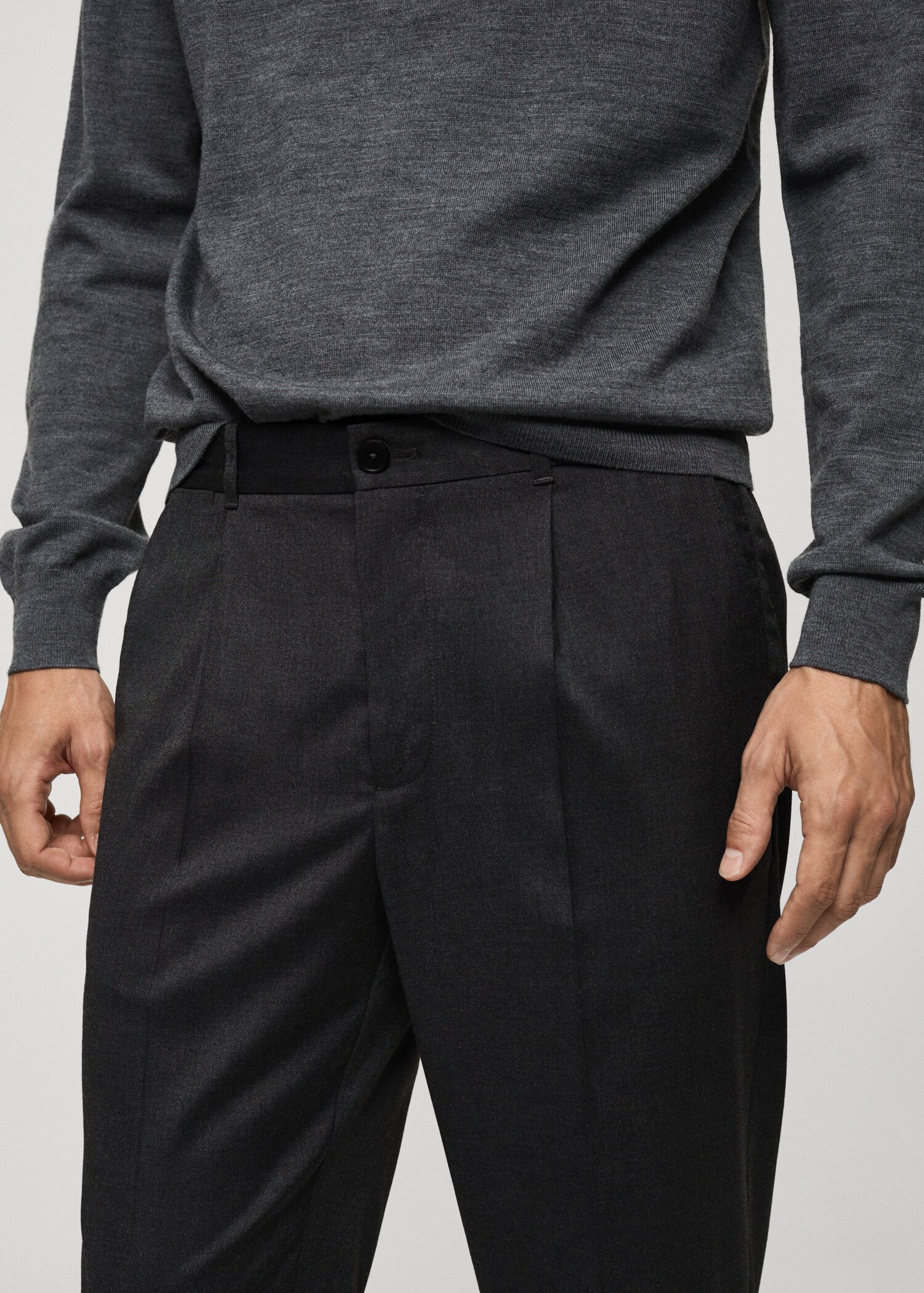 Pleated slim-fit trousers - Details of the article 1