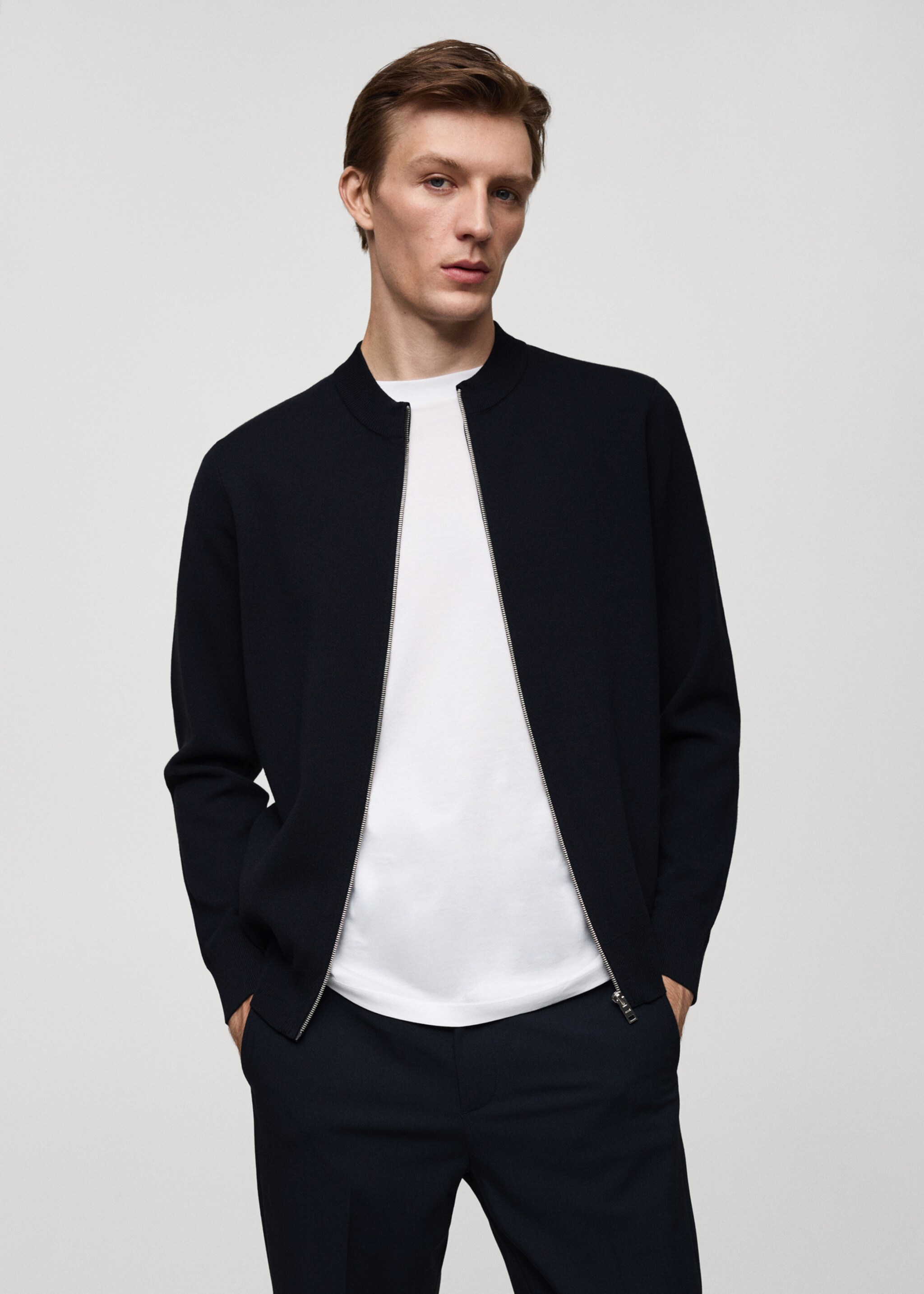 Medium-knit zip-up cardigan - Medium plane